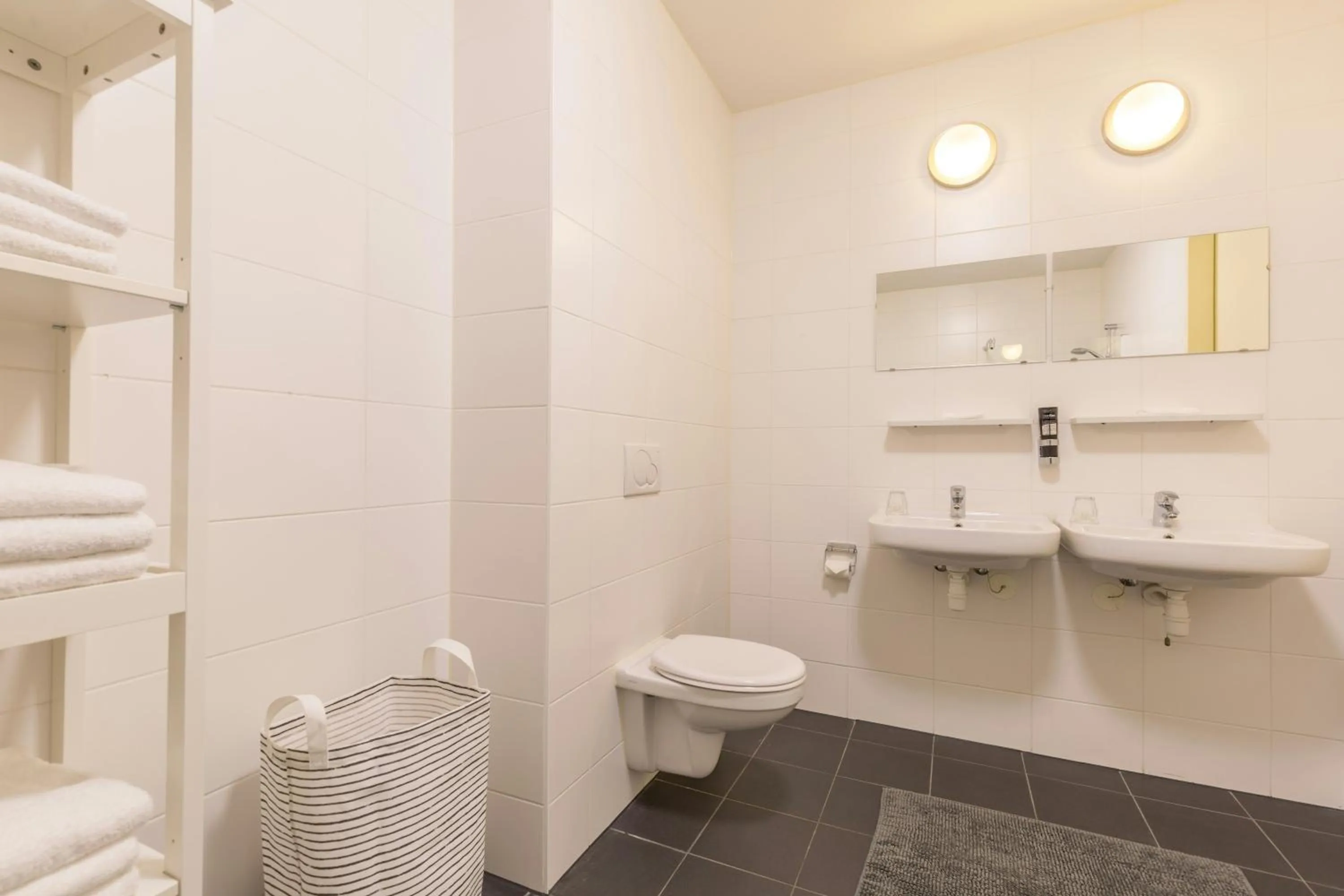 Bathroom in Leonardo Hotel Papendrecht