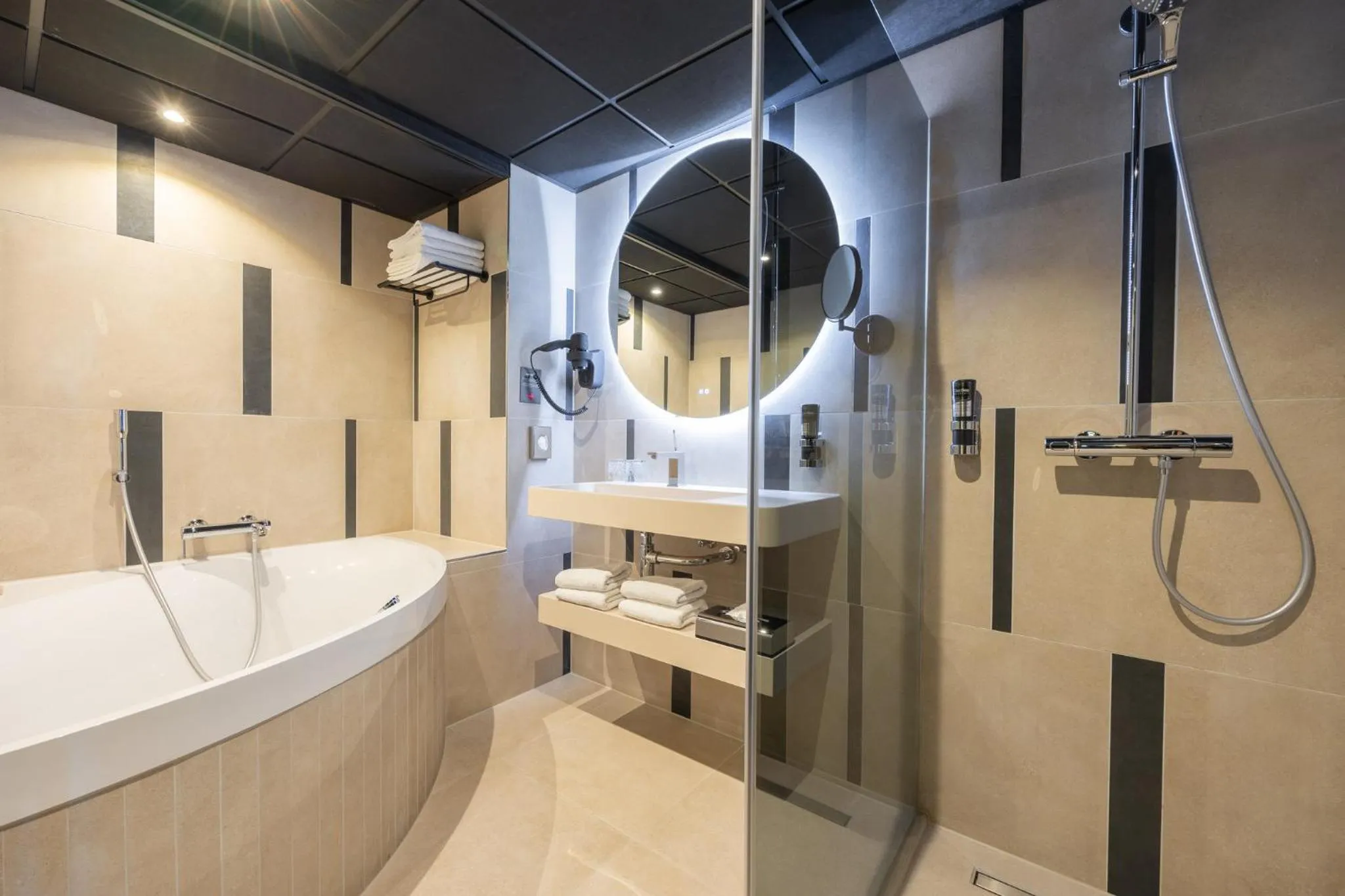 Bathroom in Leonardo Hotel Papendrecht