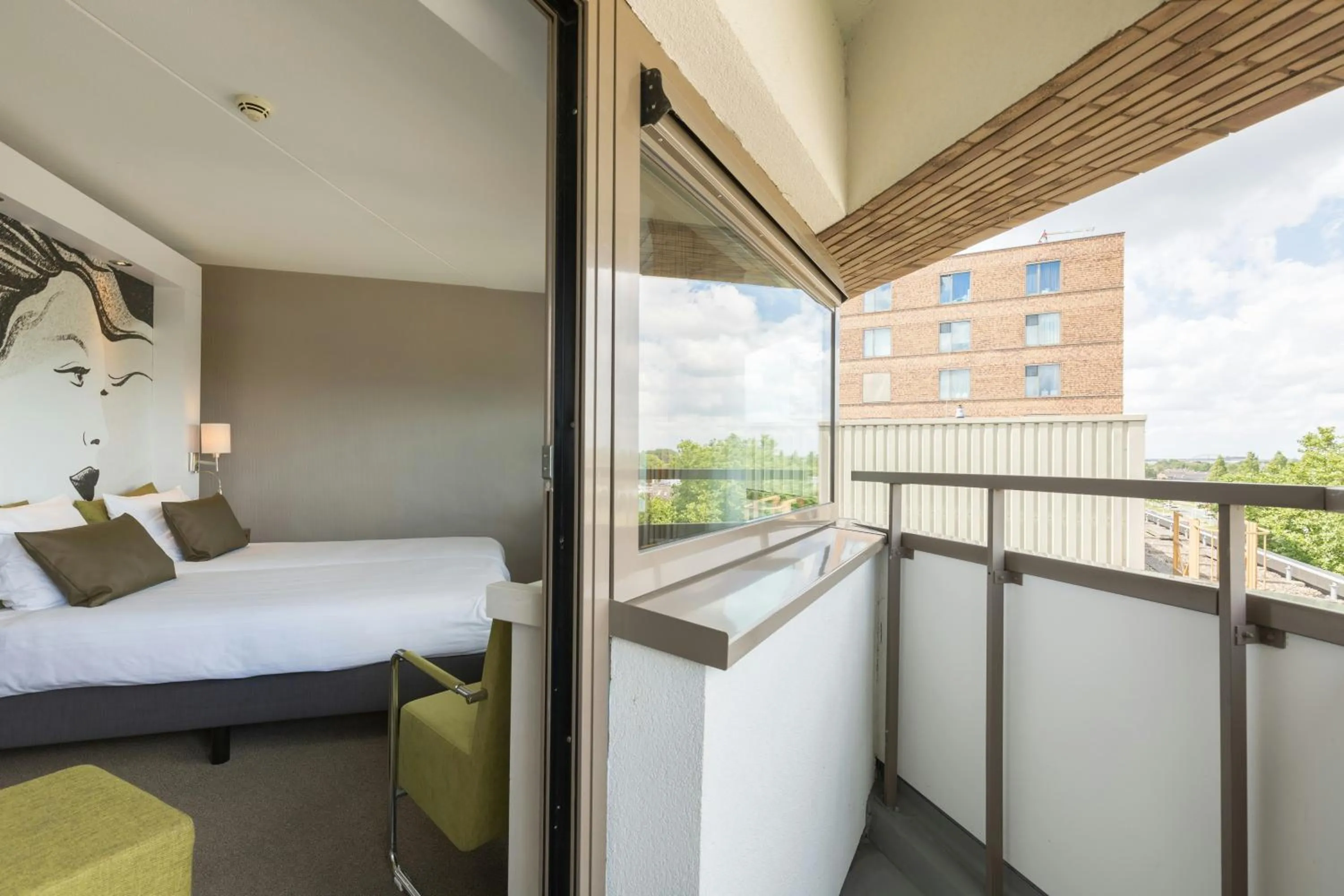 Lobby or reception, Bed in Leonardo Hotel Papendrecht