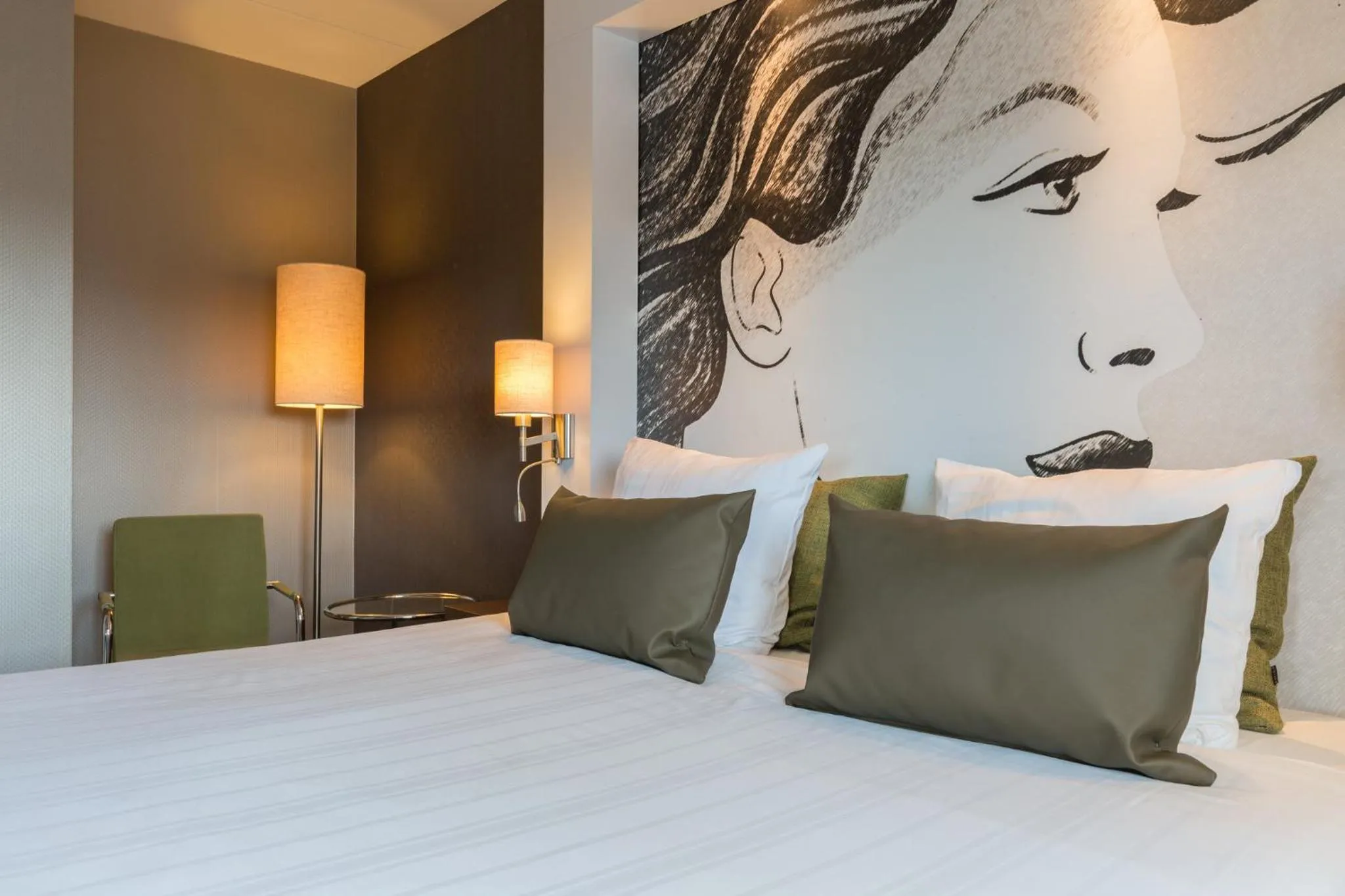 Decorative detail, Bed in Leonardo Hotel Papendrecht