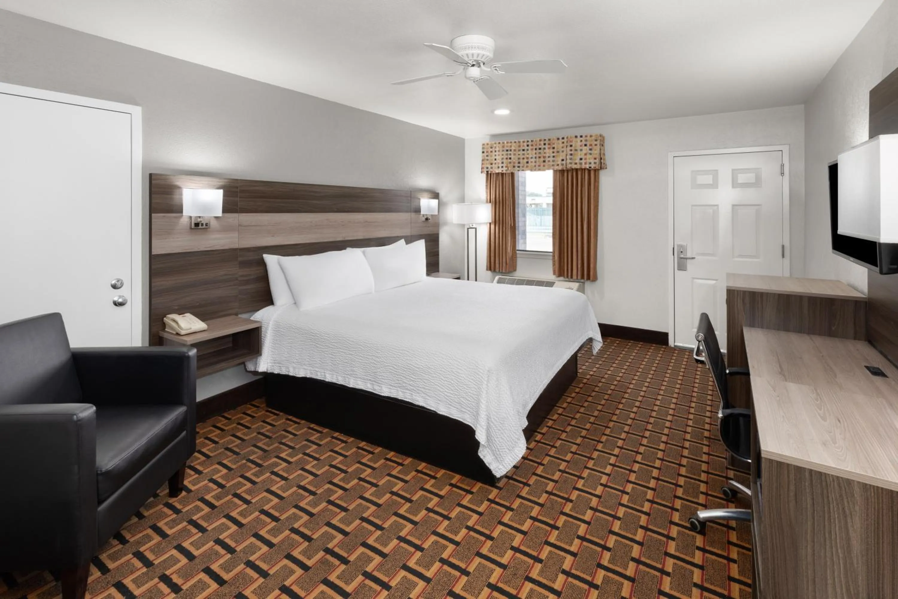 Bed in Ramada Limited San Angelo