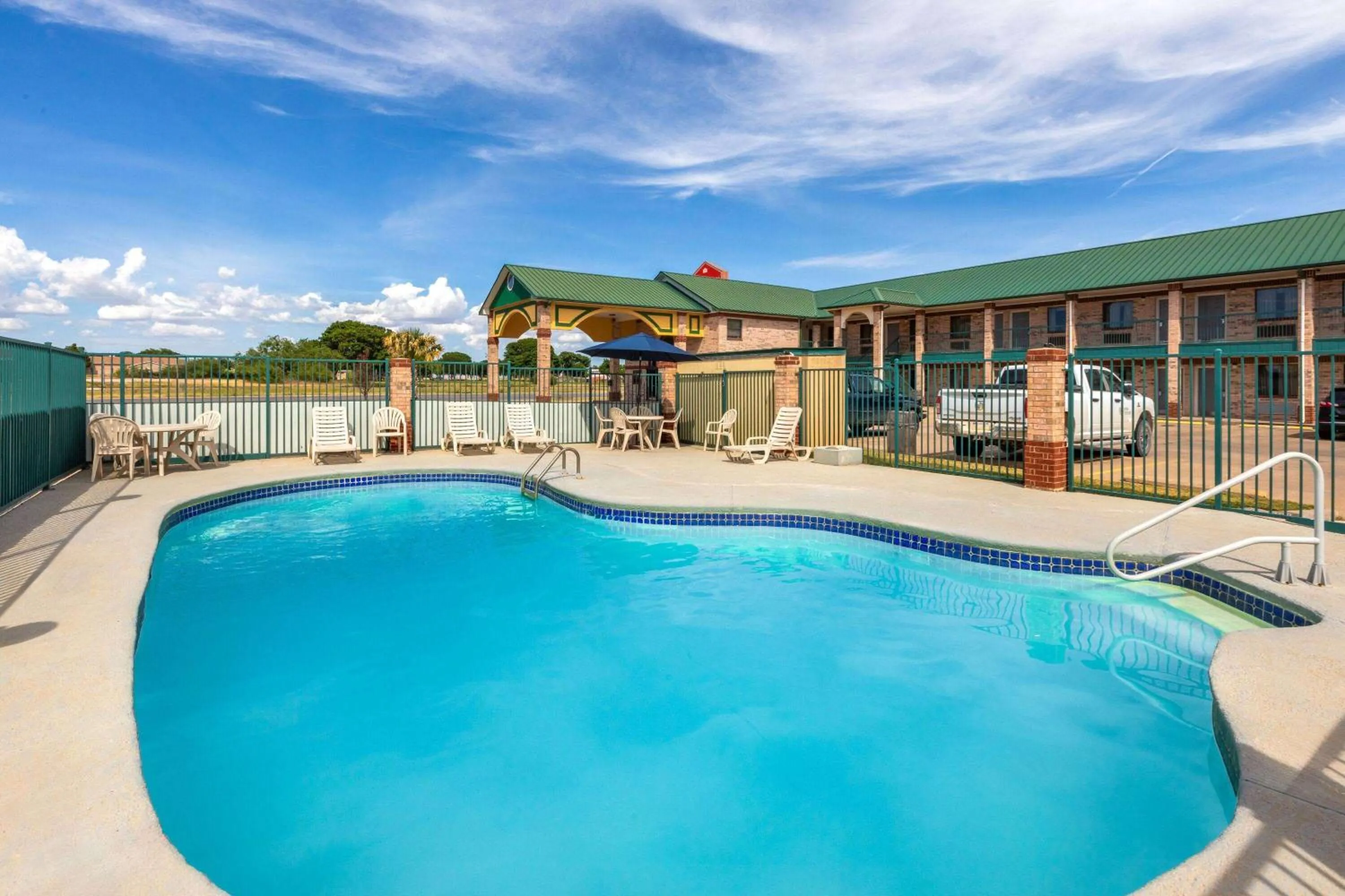 Swimming pool in Ramada Limited San Angelo