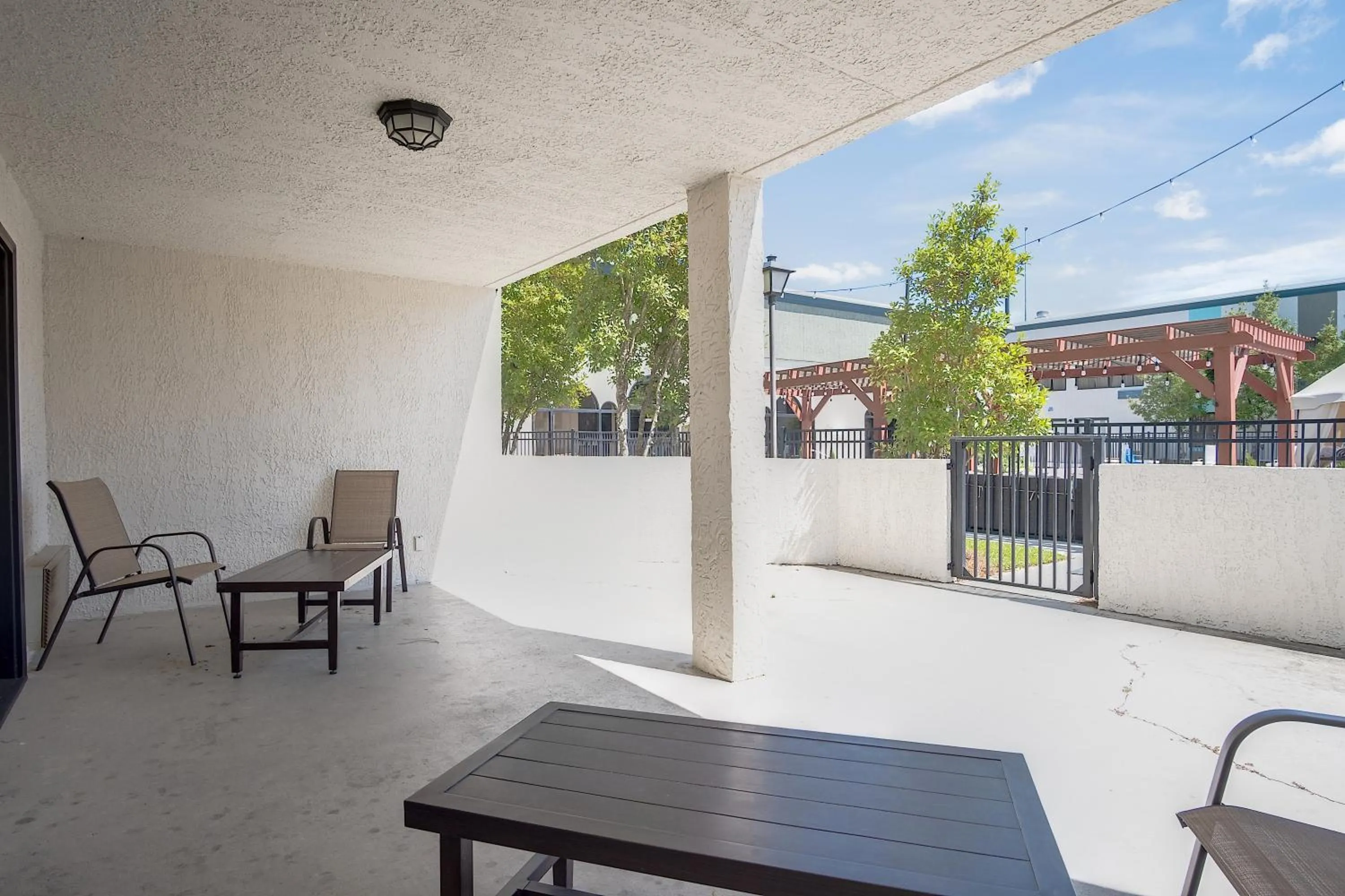 Balcony/Terrace in Cottonwood Suites Savannah Hotel & Conference Center