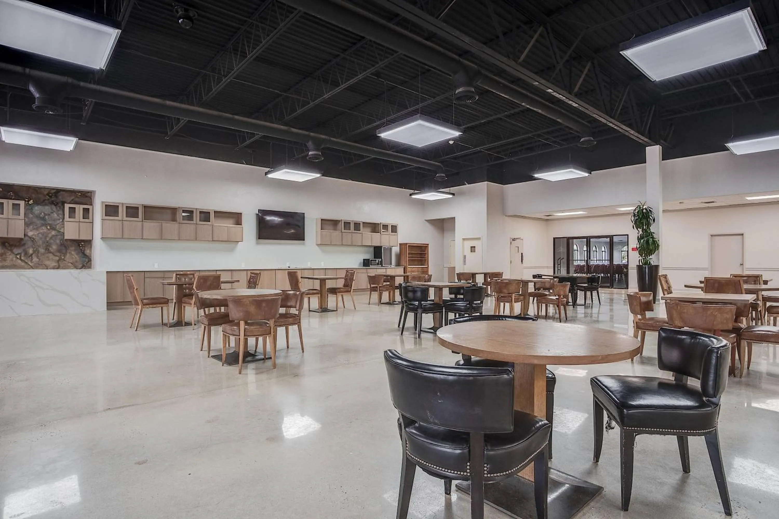 Breakfast in Cottonwood Suites Savannah Hotel & Conference Center