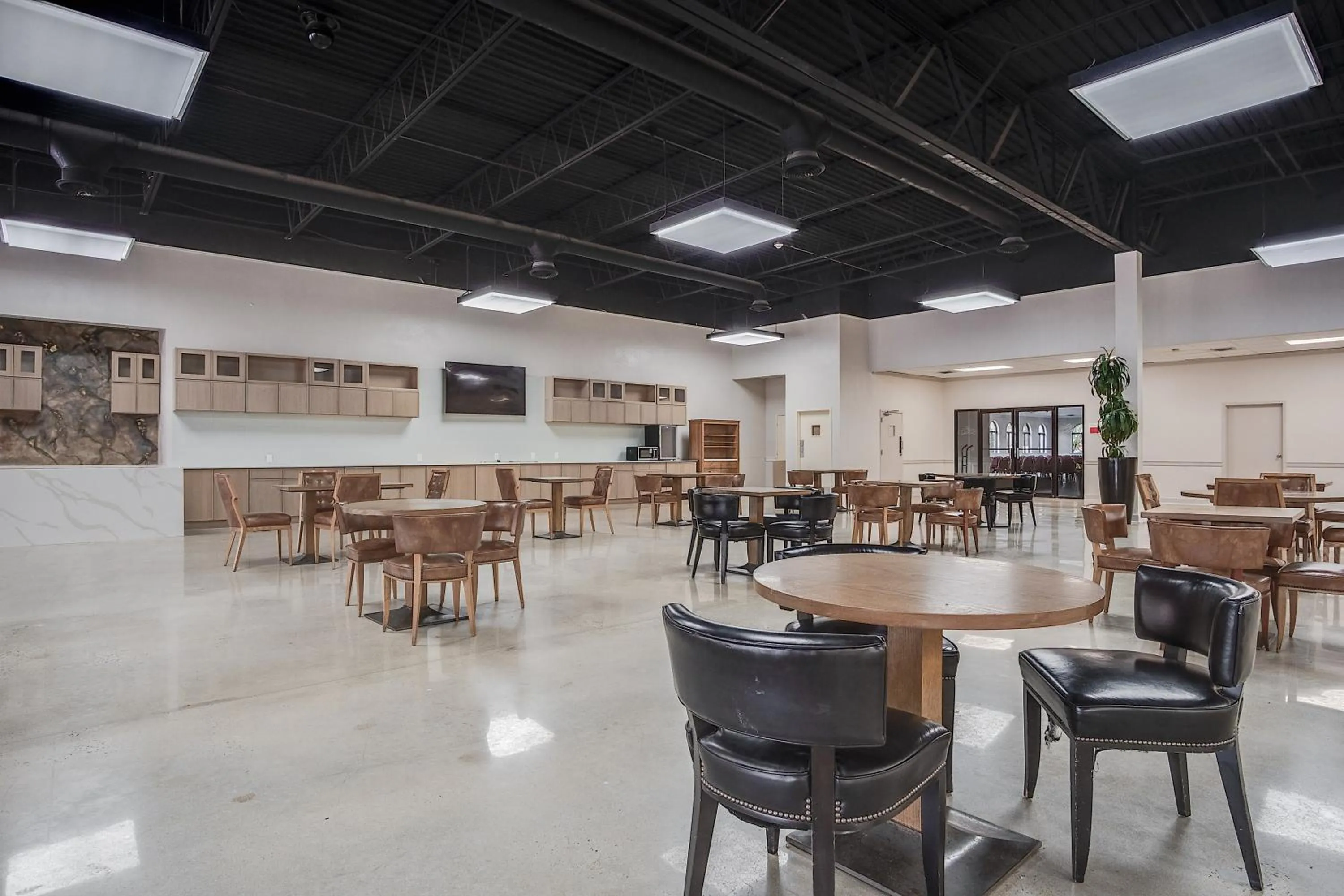 Restaurant/places to eat in Cottonwood Suites Savannah Hotel & Conference Center