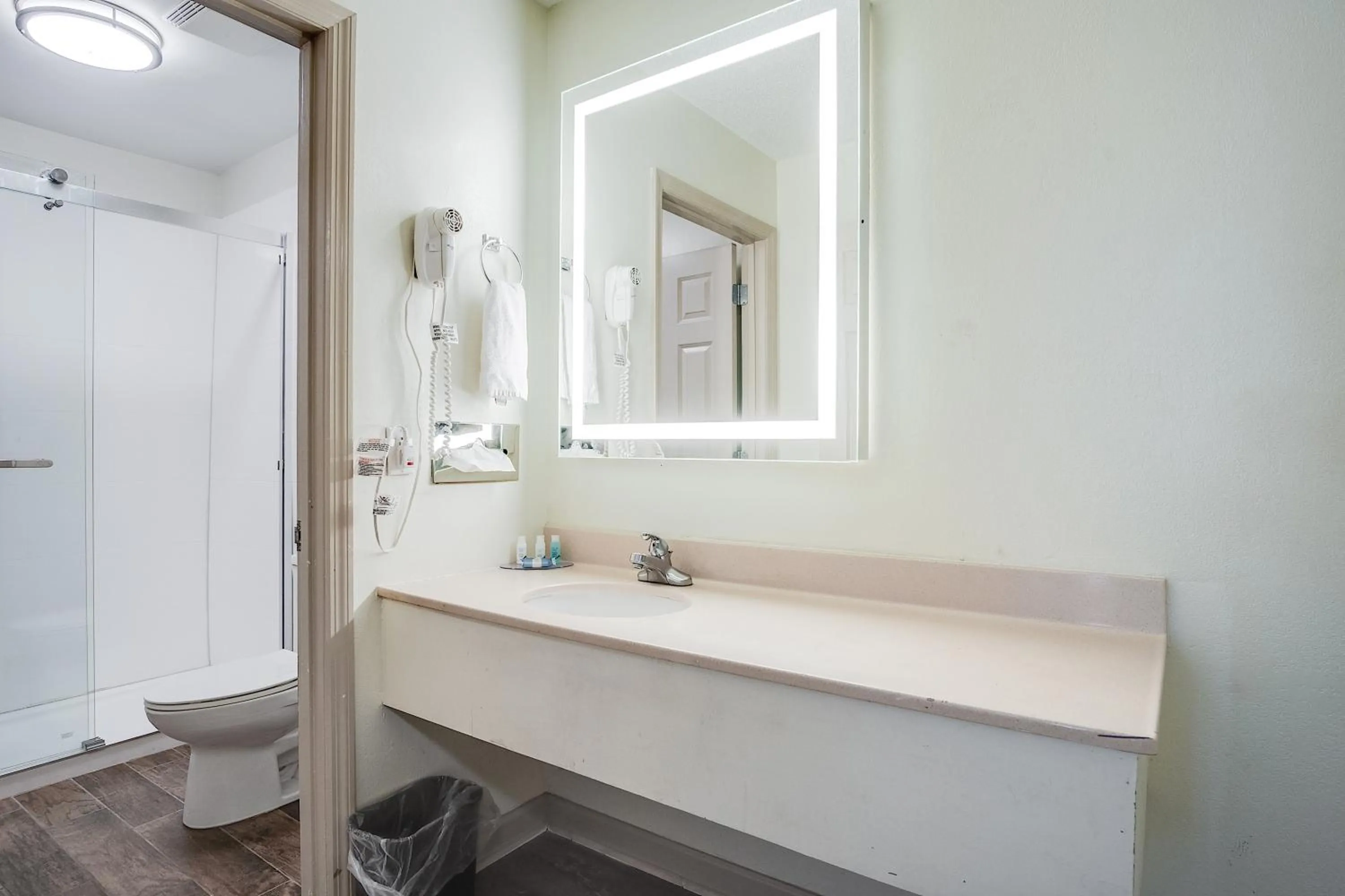 Bathroom in Cottonwood Suites Savannah Hotel & Conference Center