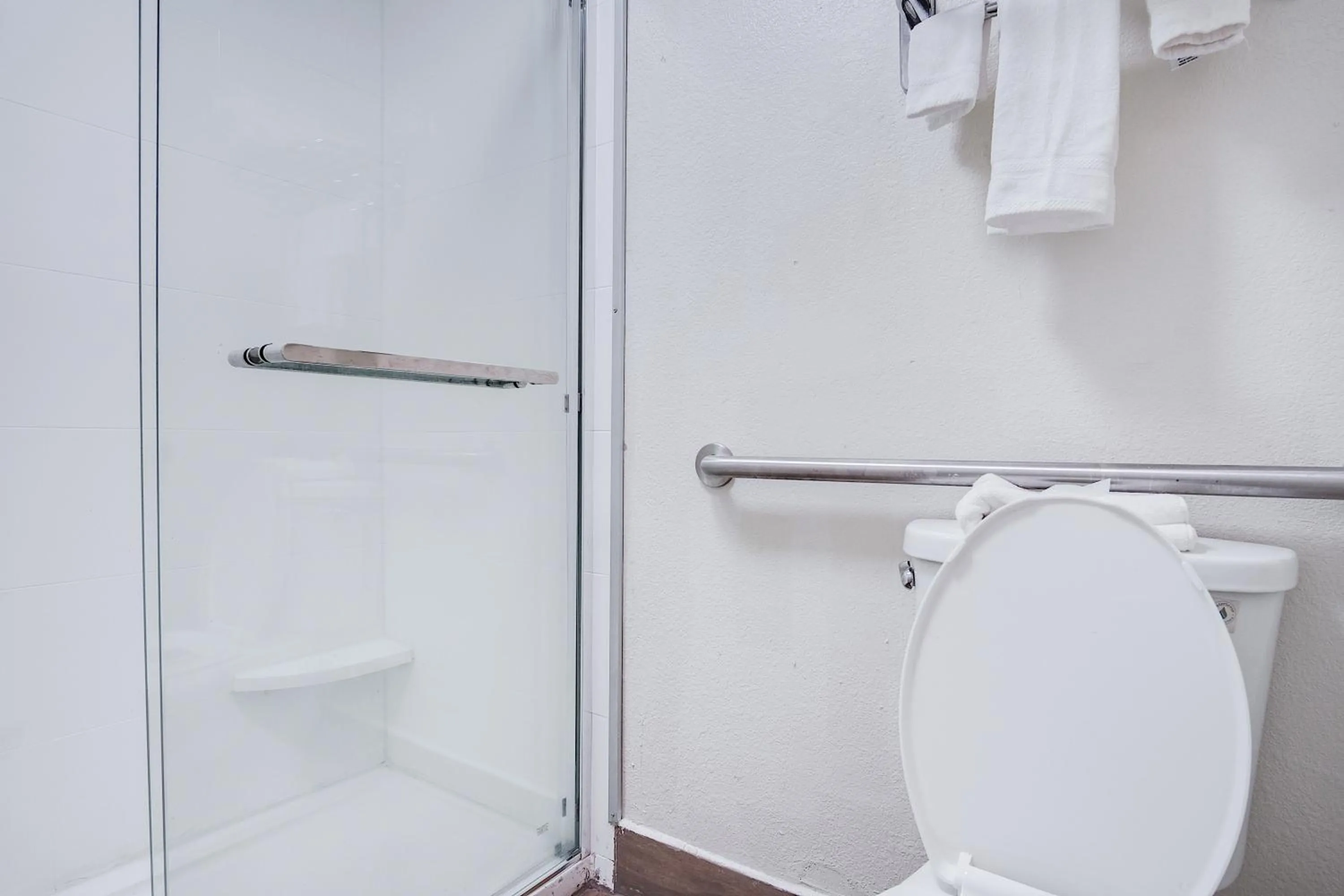 Toilet in Cottonwood Suites Savannah Hotel & Conference Center