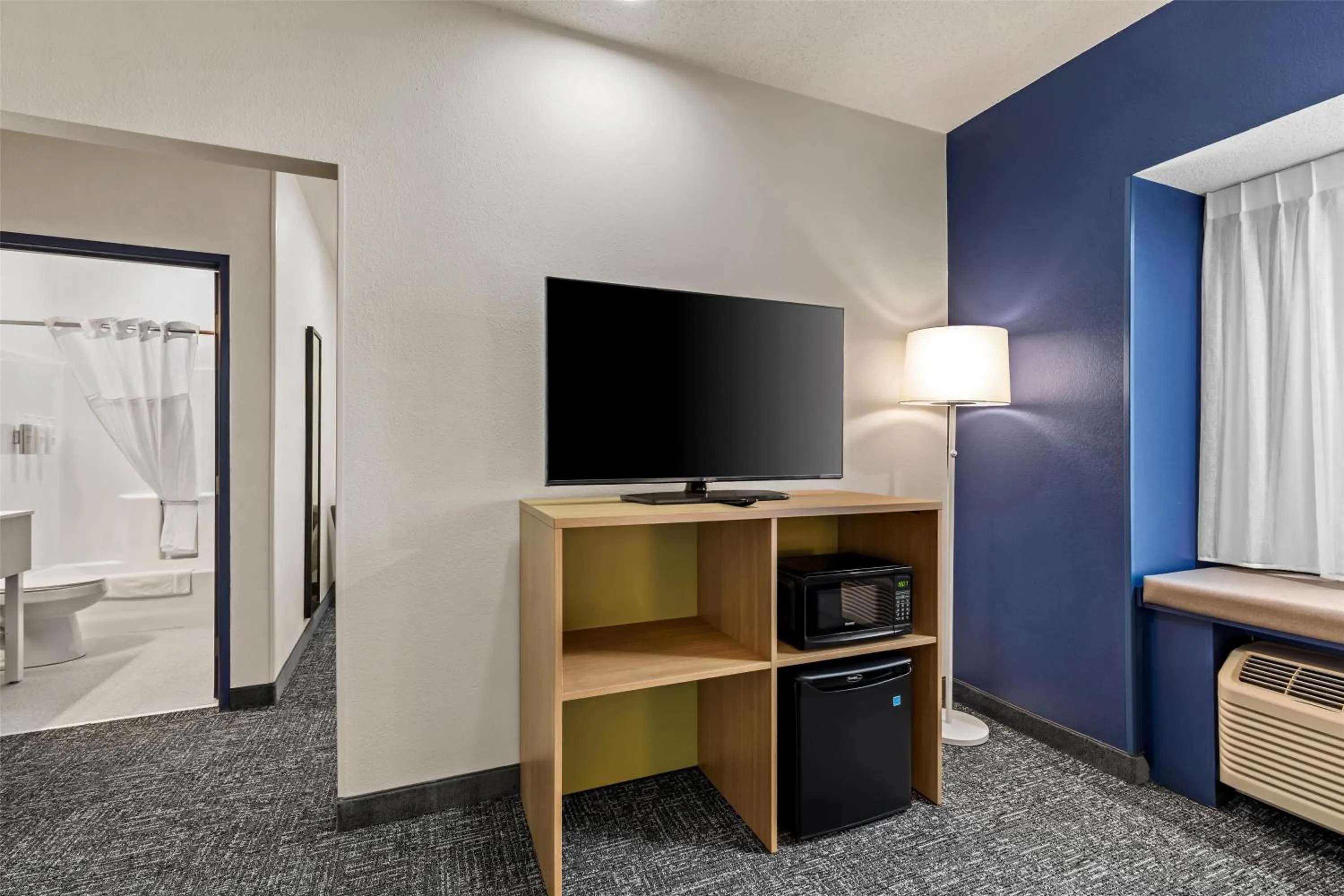 Photo of the whole room in Spark by Hilton Wilkes Barre