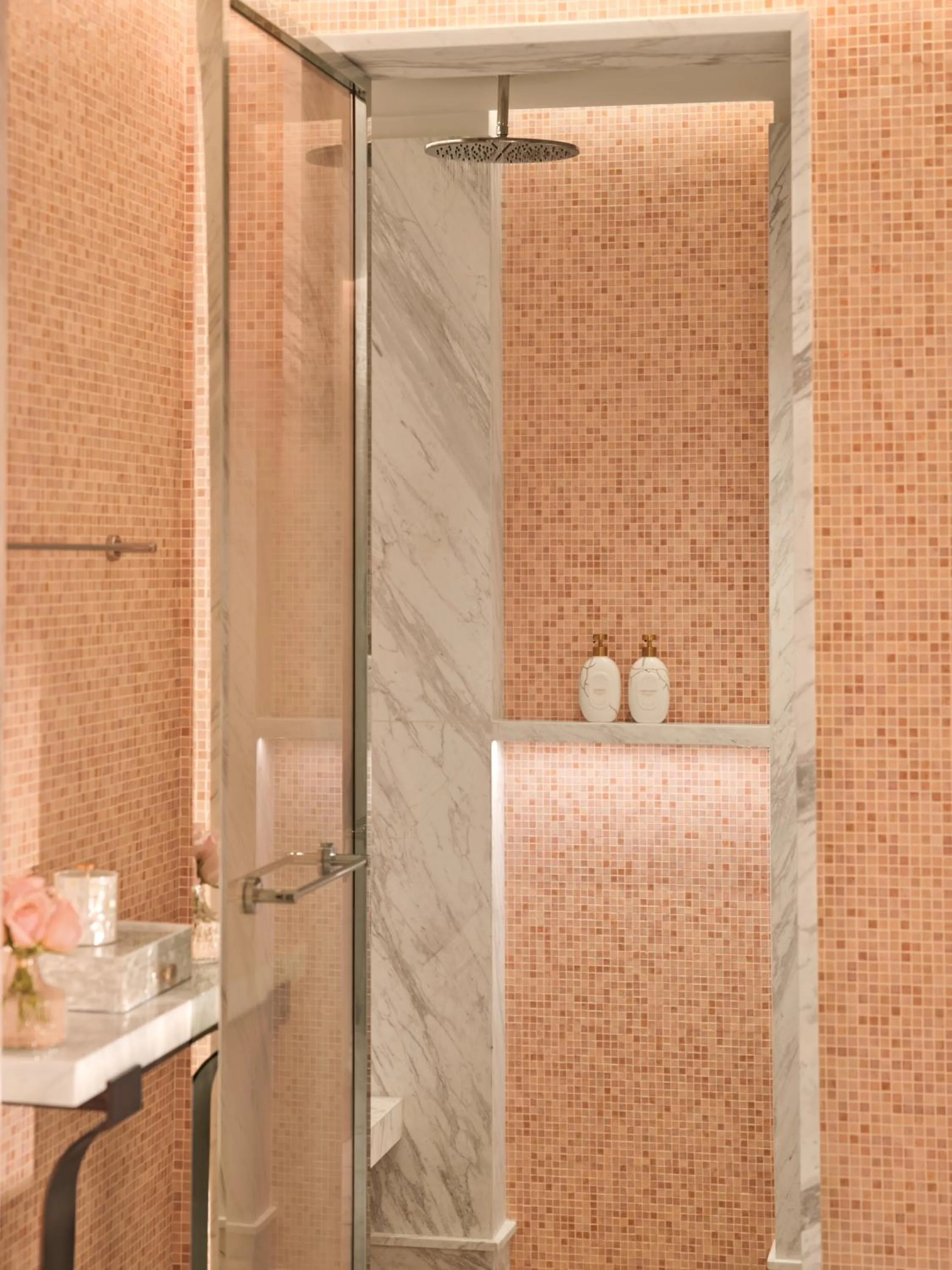 Bathroom in The Lana - Dorchester Collection