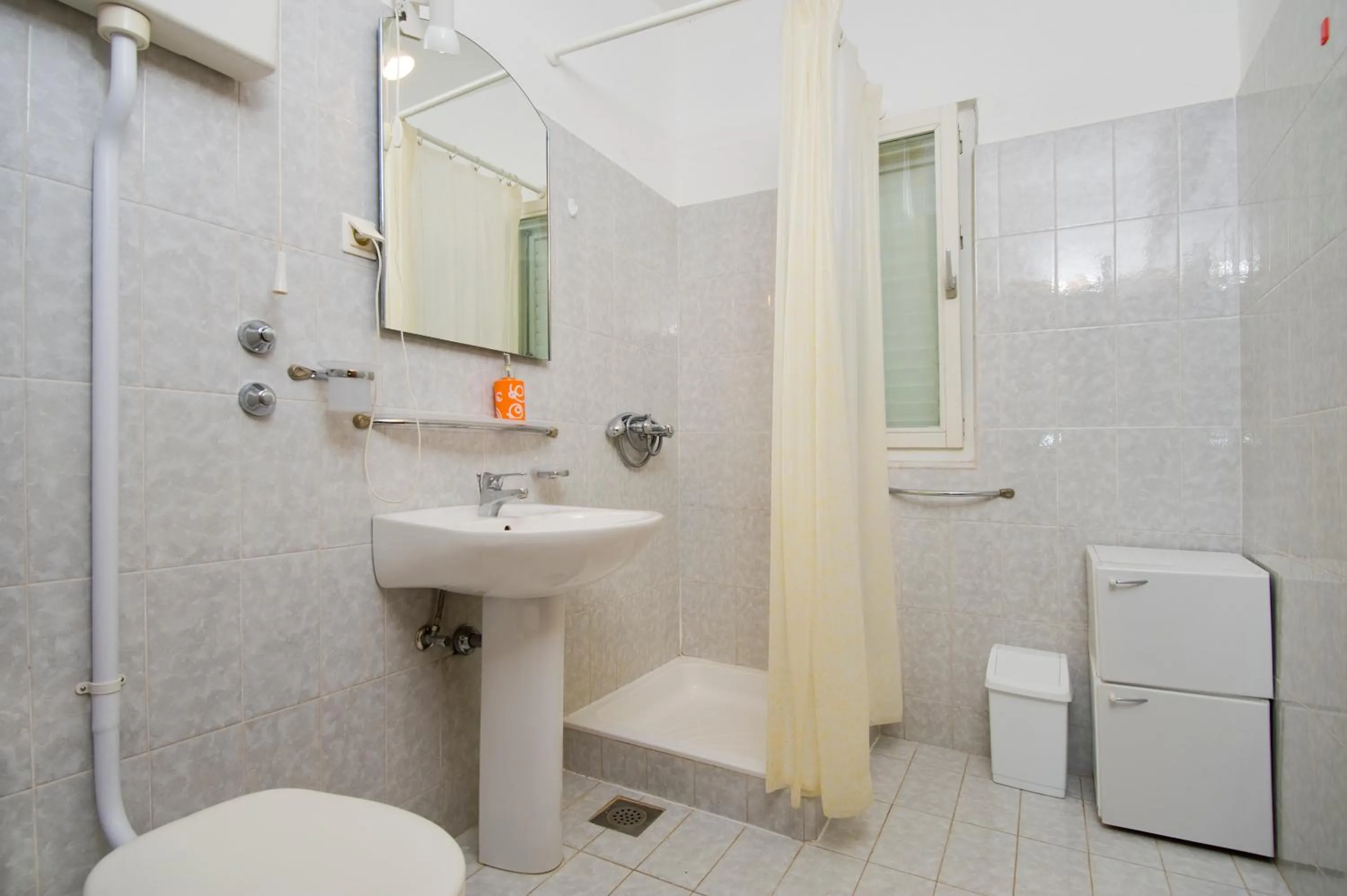 Bathroom in Holiday Home Lukrecia, for 9, private pool, free parking, 450 m from the beach