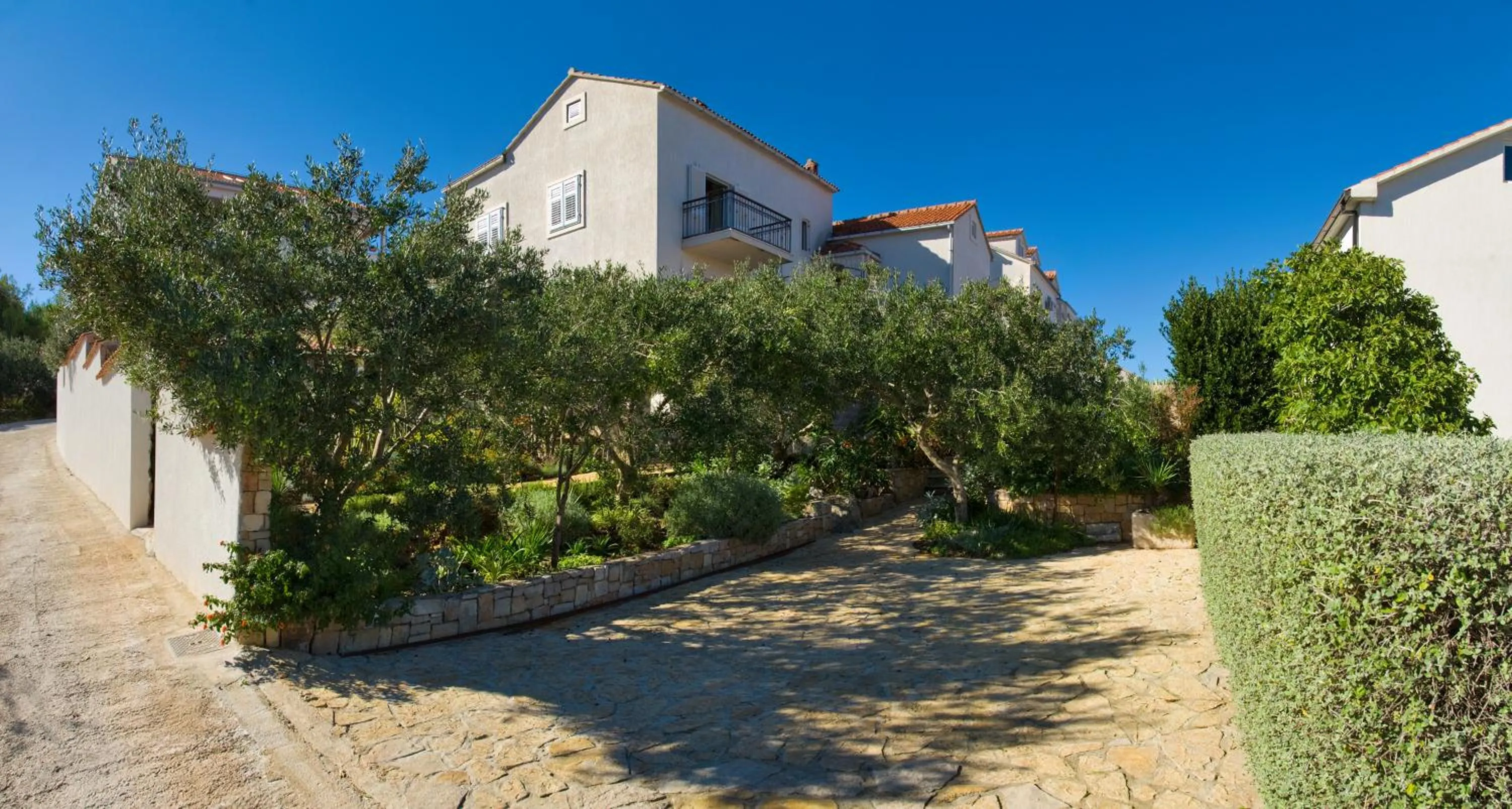 Property building in Holiday Home Lukrecia, for 9, private pool, free parking, 450 m from the beach