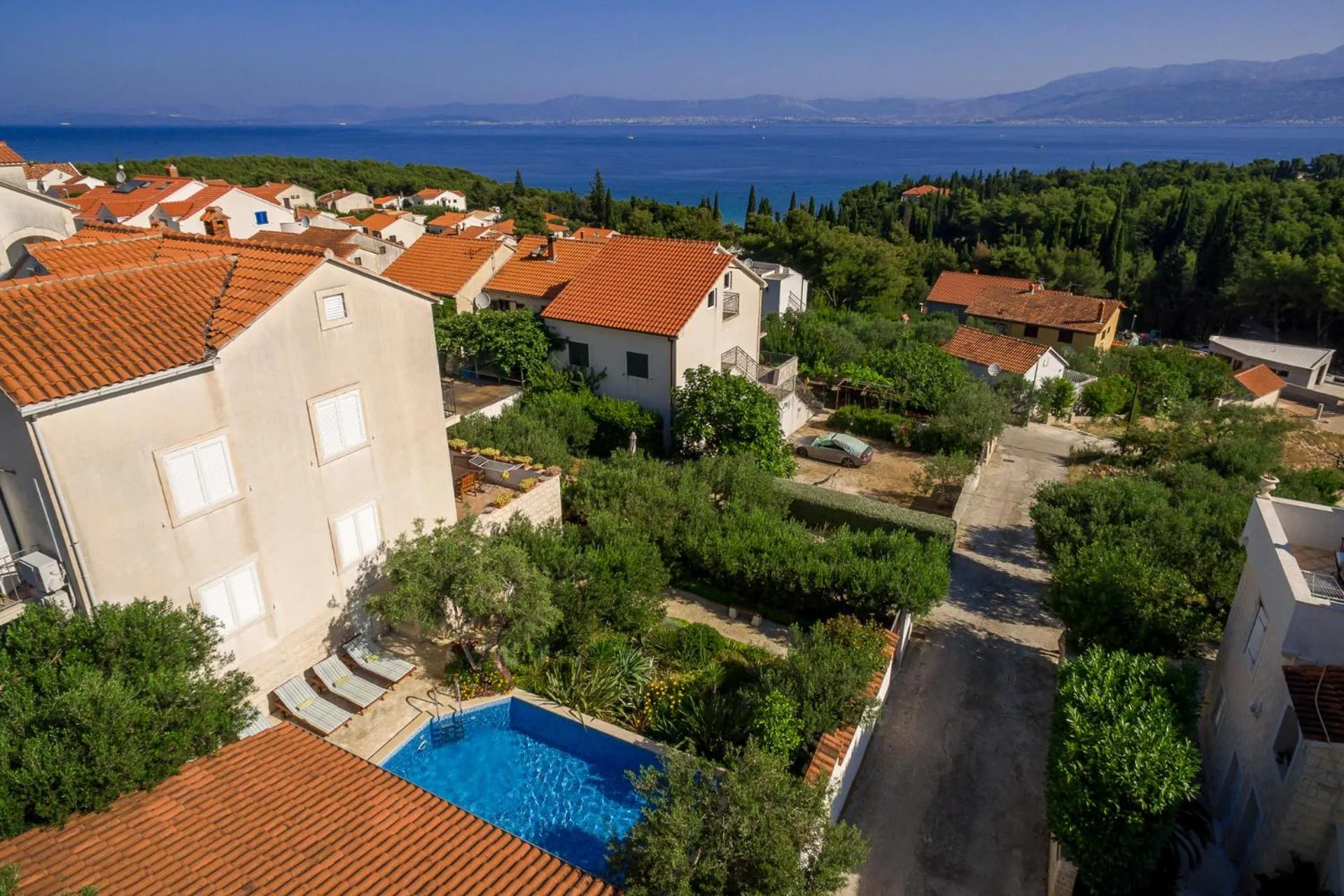 Holiday Home Lukrecia, for 9, private pool, free parking, 450 m from the beach