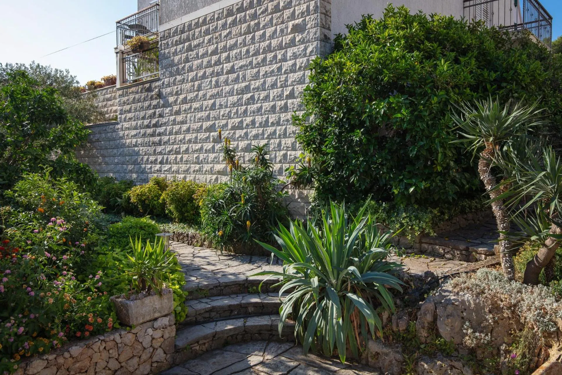 Property building in Holiday Home Lukrecia, for 9, private pool, free parking, 450 m from the beach