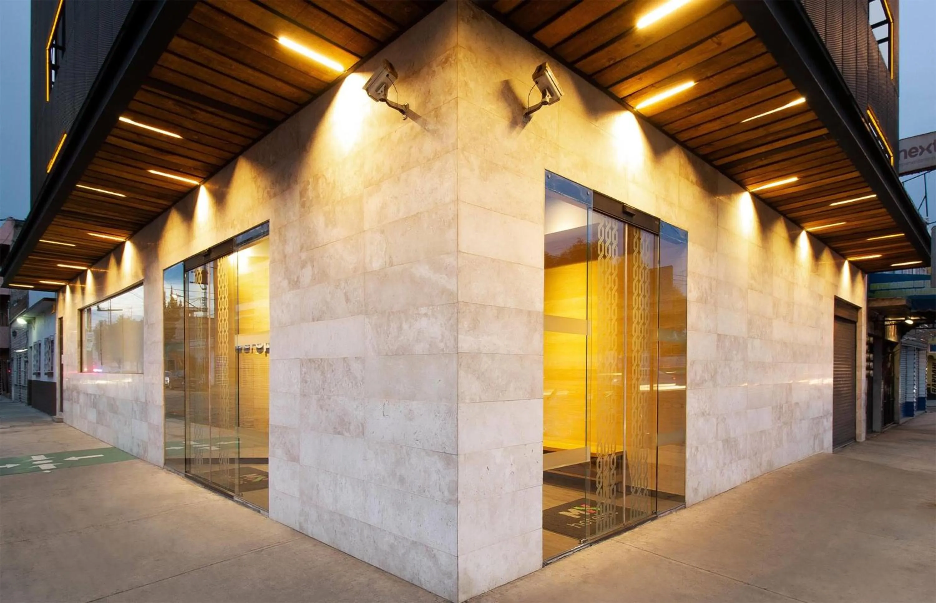 Property building in Hotel MX aeropuerto CDMX, Trademark Collection by Wyndham