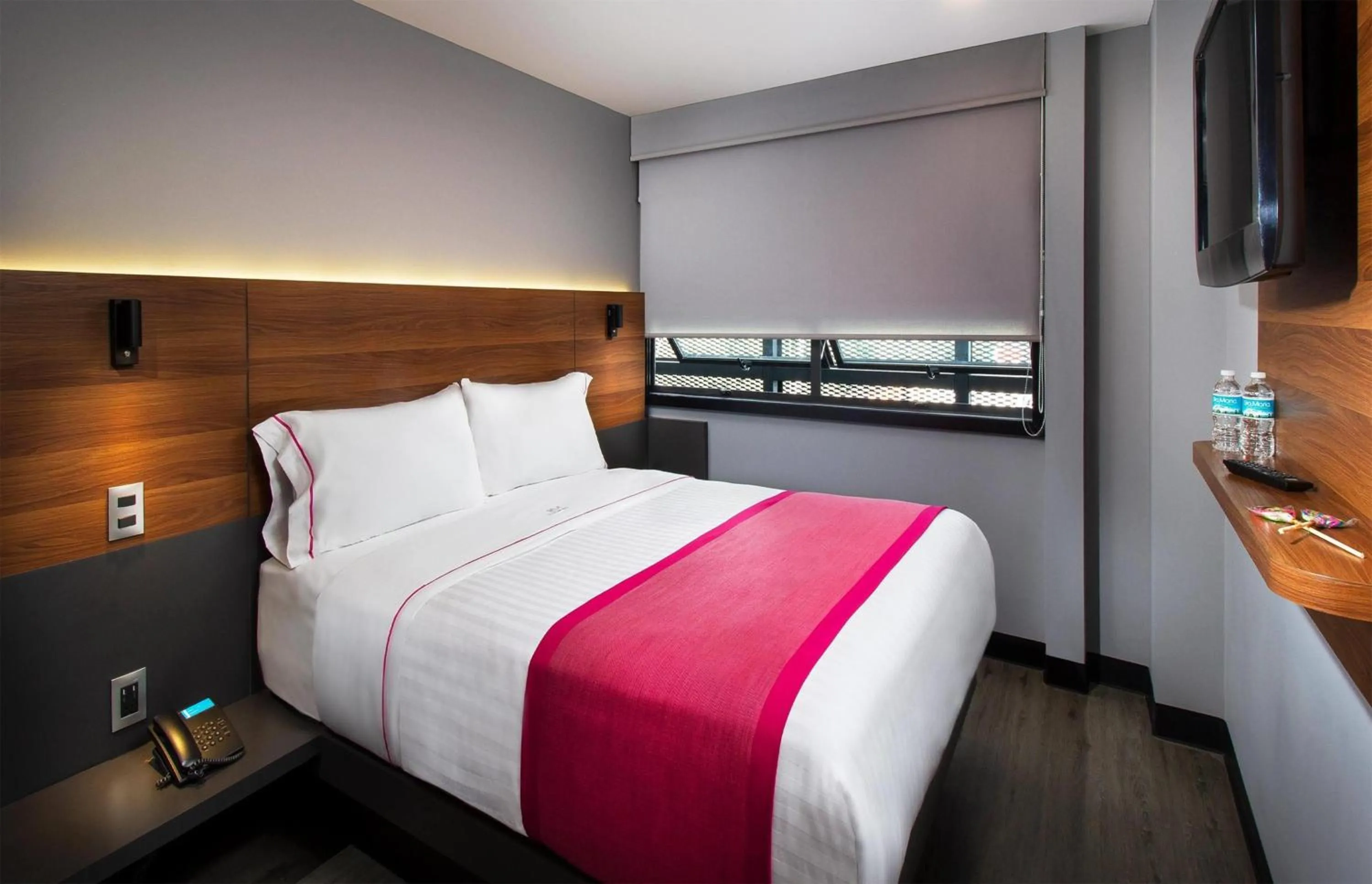 Photo of the whole room, Bed in Hotel MX aeropuerto CDMX, Trademark Collection by Wyndham