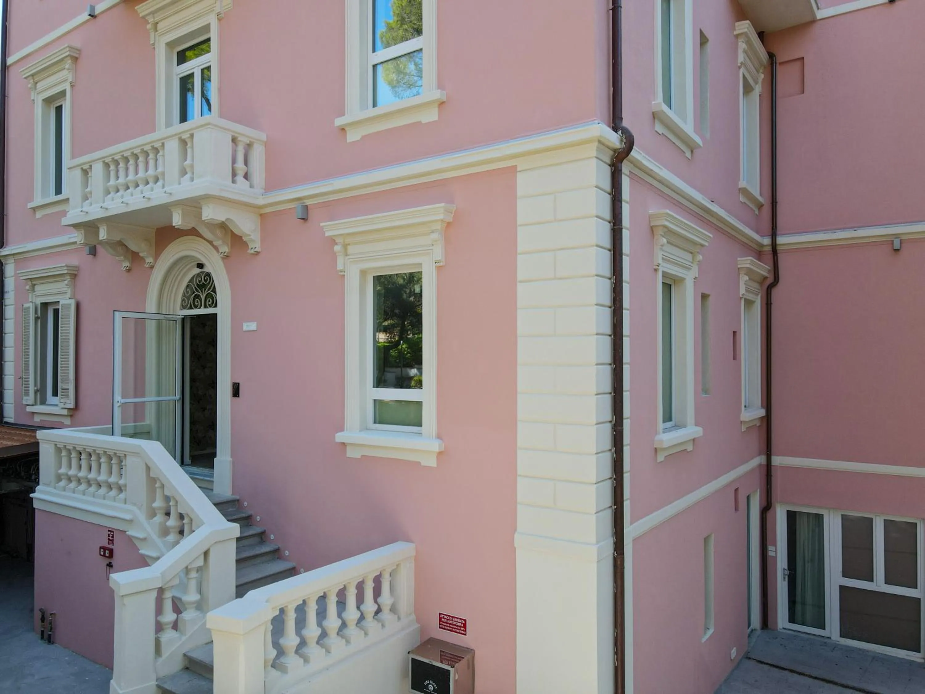 Facade/entrance in Hotiday Castiglioncello Suite