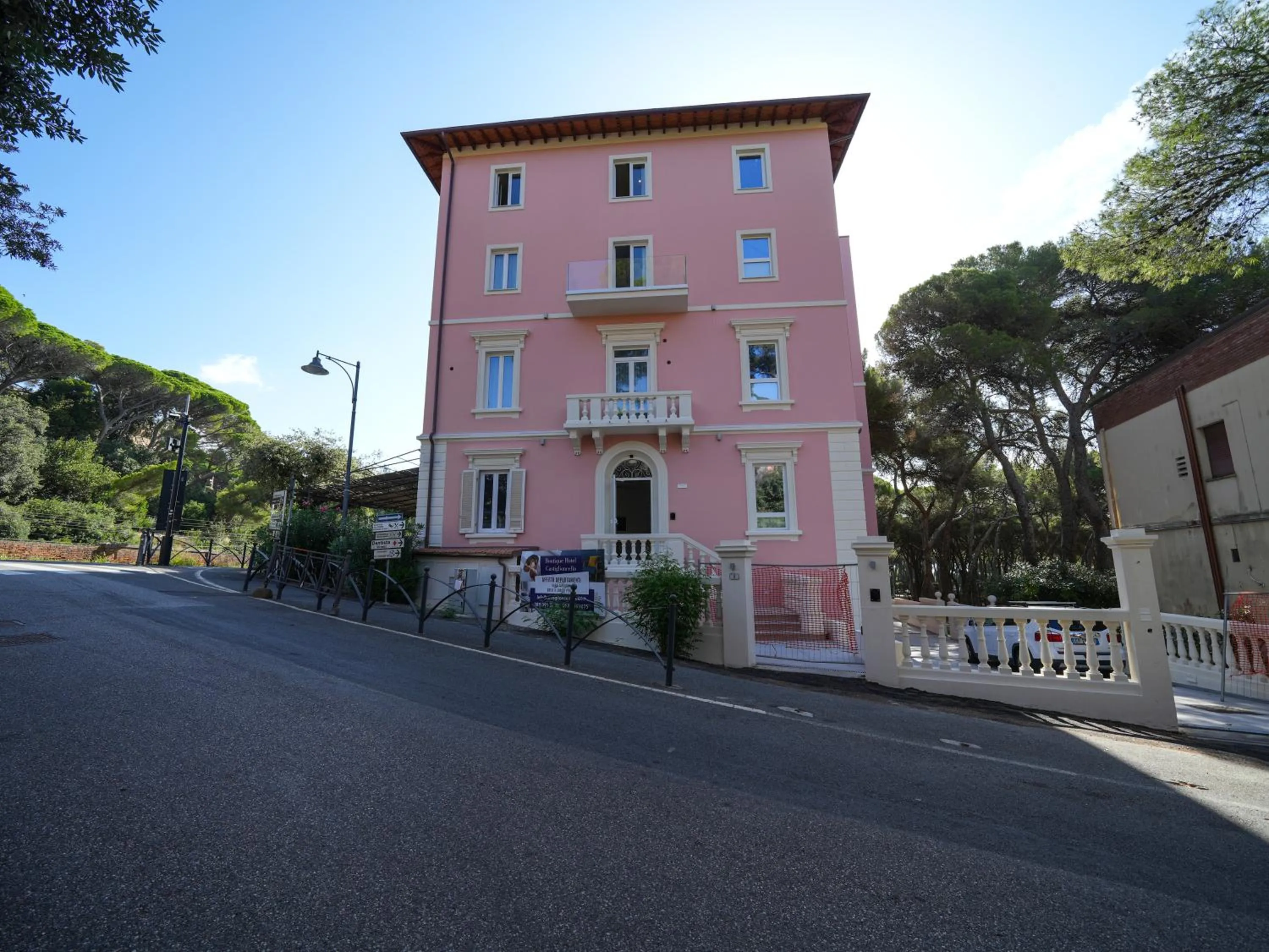 Property building in Hotiday Castiglioncello Suite