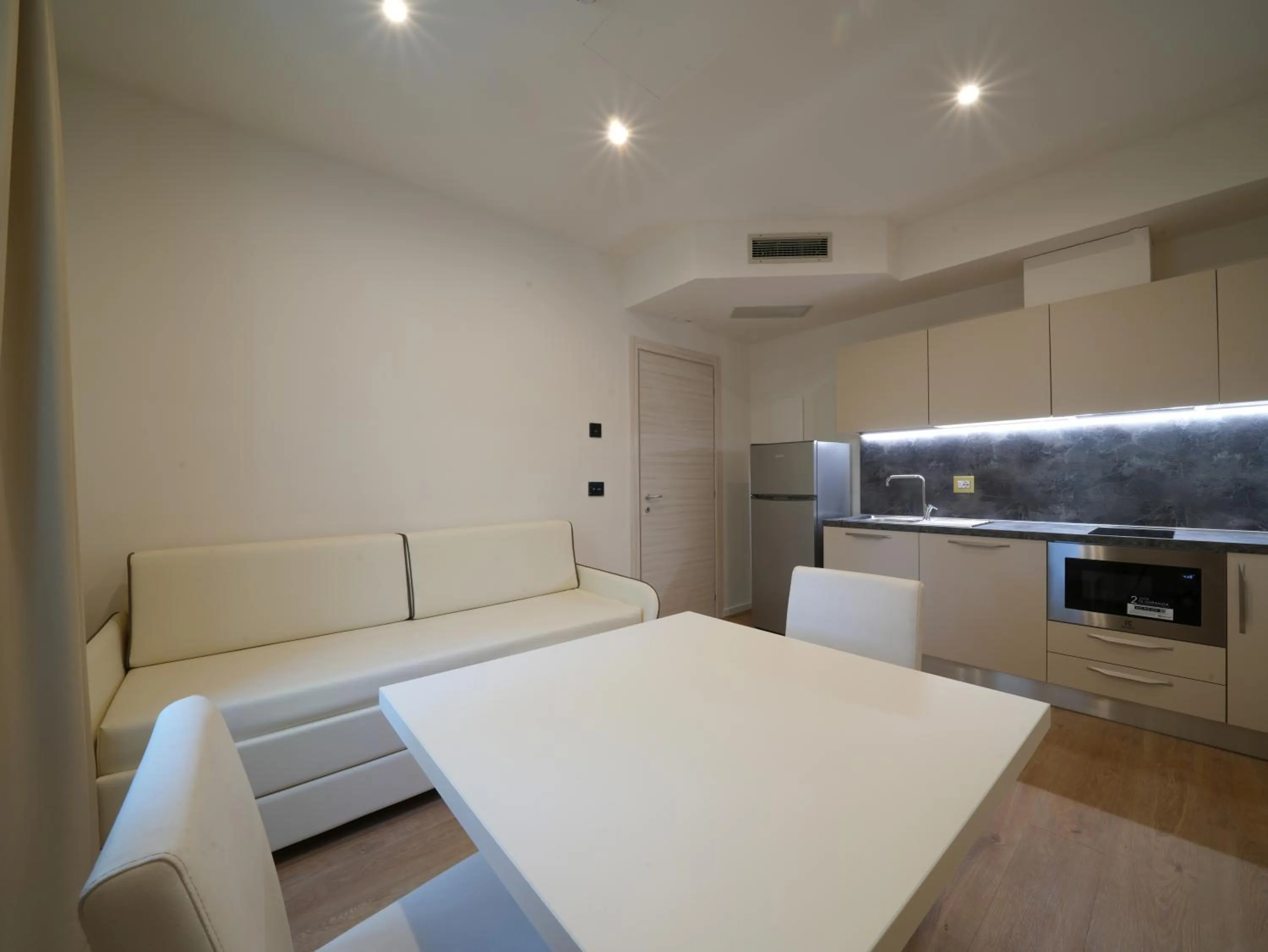 Kitchen or kitchenette in Hotiday Castiglioncello Suite