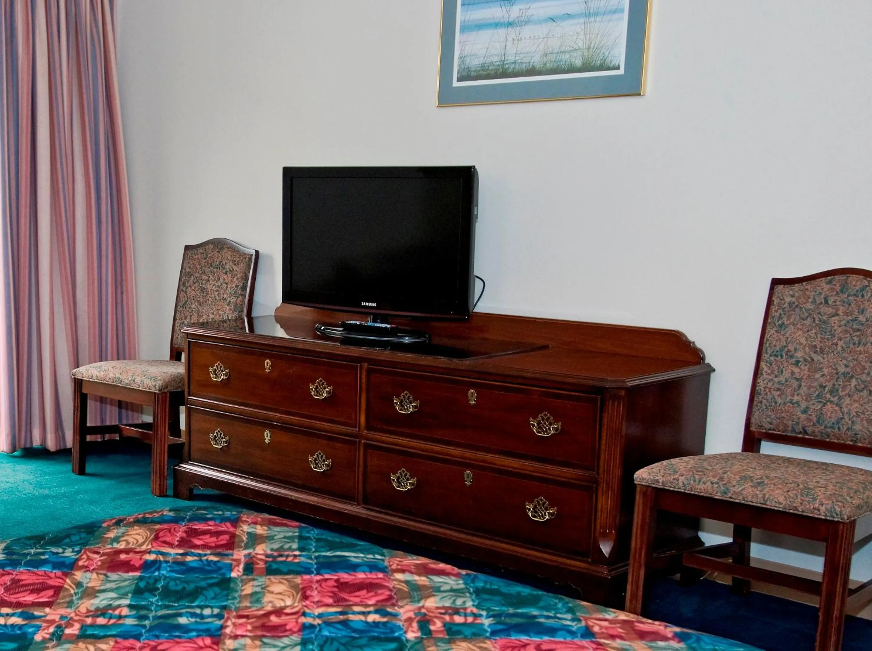 TV and multimedia in Sequim Bay Lodge