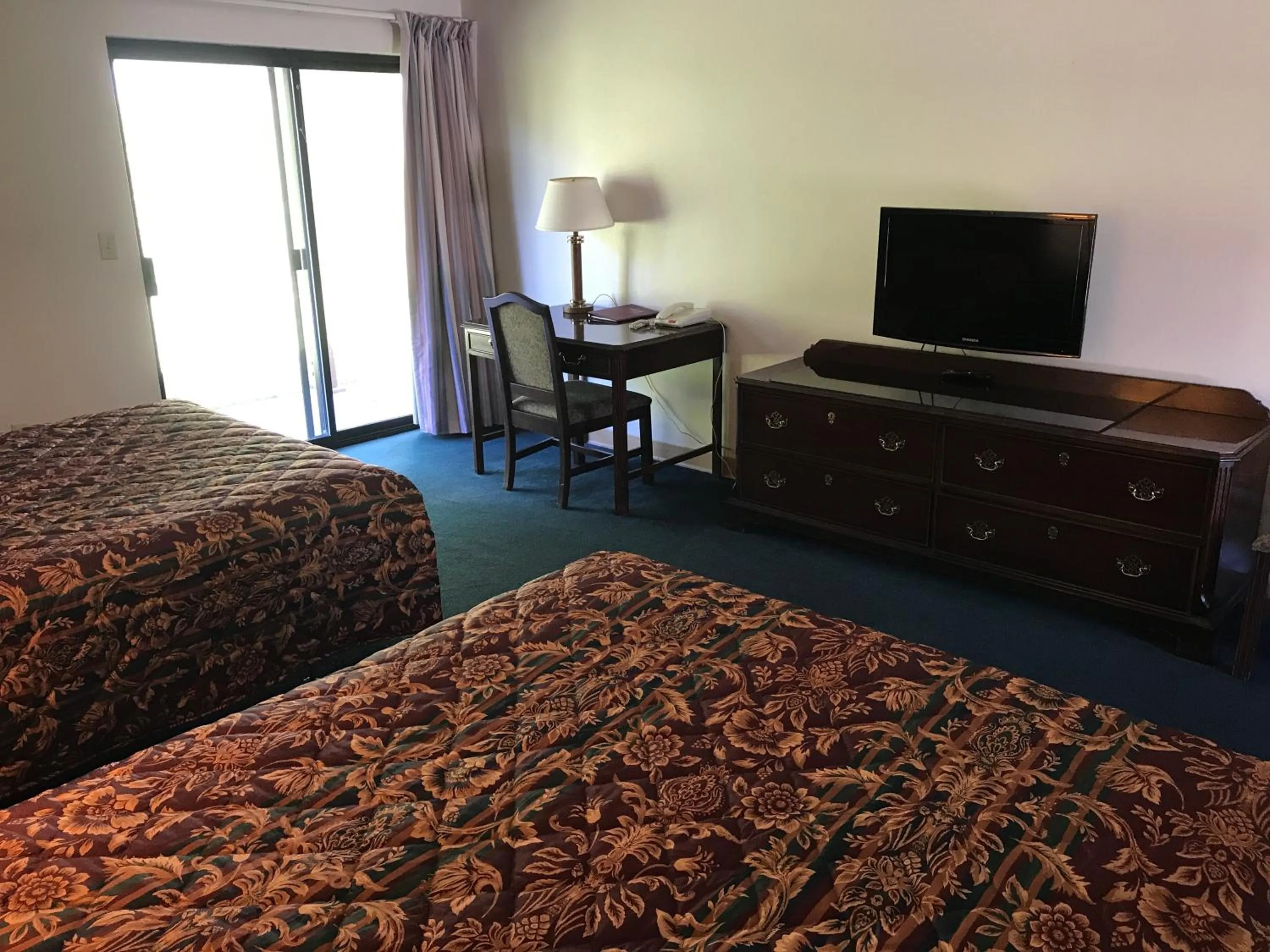 Bed in Sequim Bay Lodge