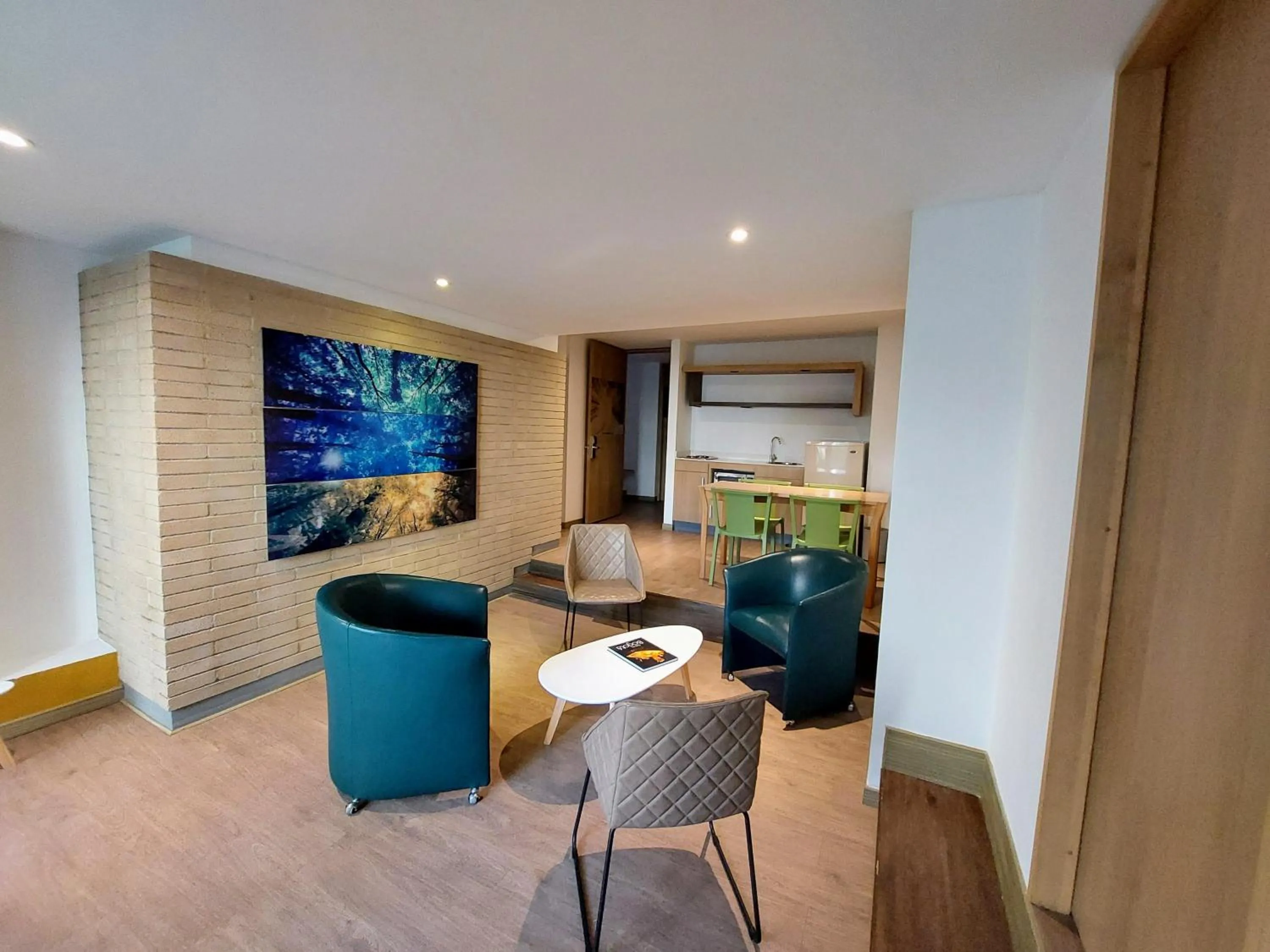 Dining area in Hotel Viaggio Teleport City Suites