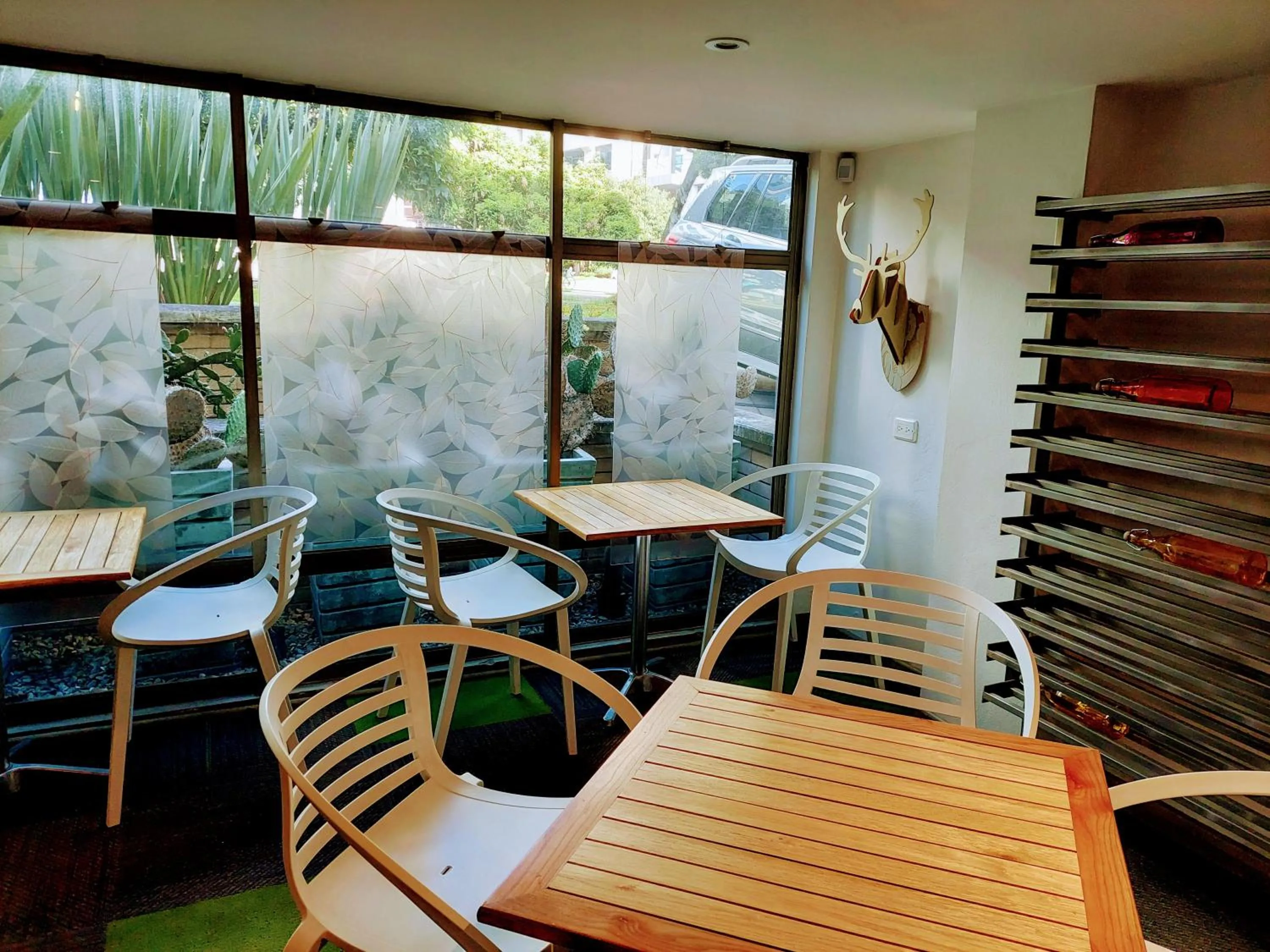 Restaurant/places to eat in Hotel Viaggio Teleport City Suites