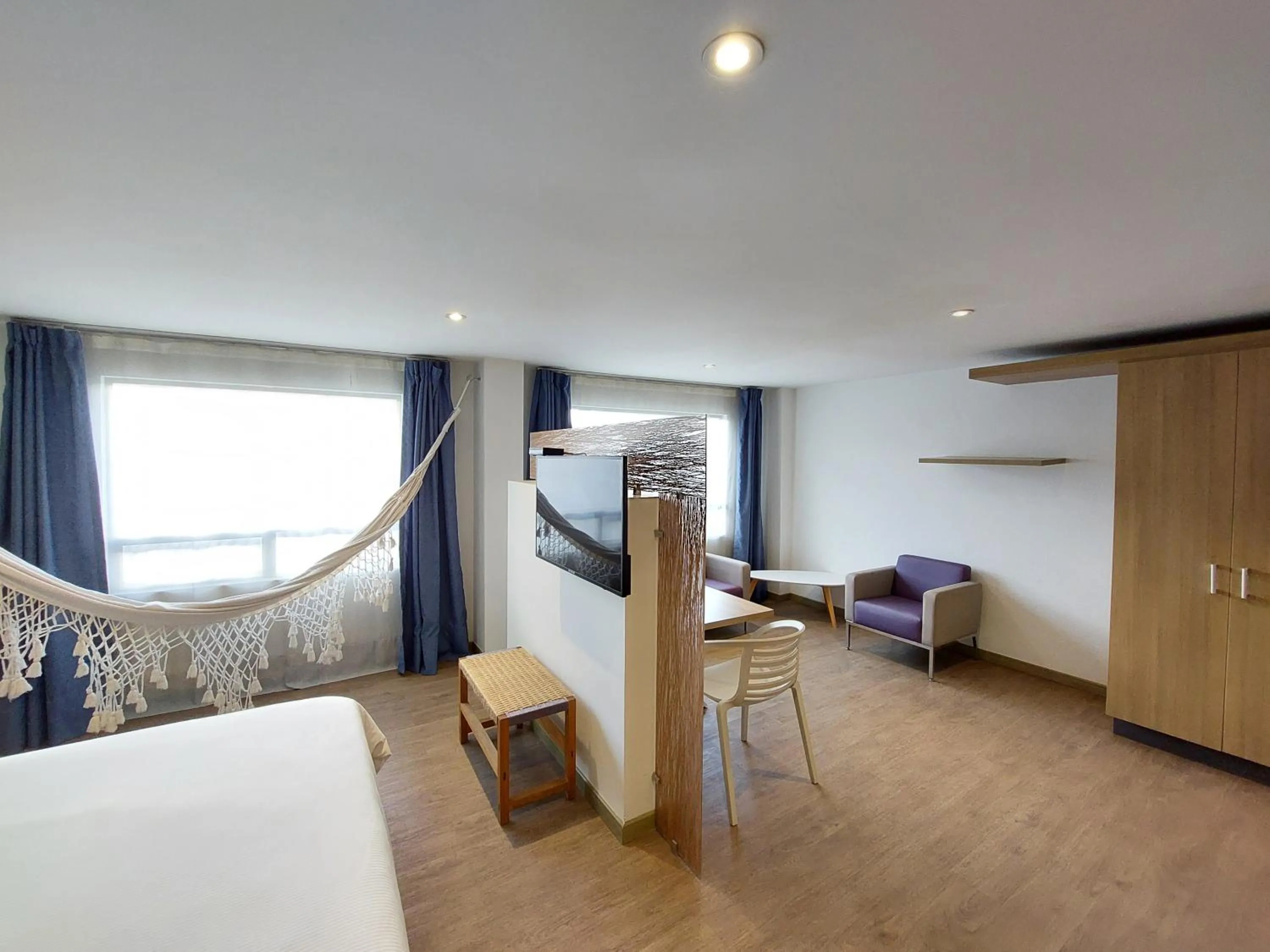 Photo of the whole room, Bed in Hotel Viaggio Teleport City Suites