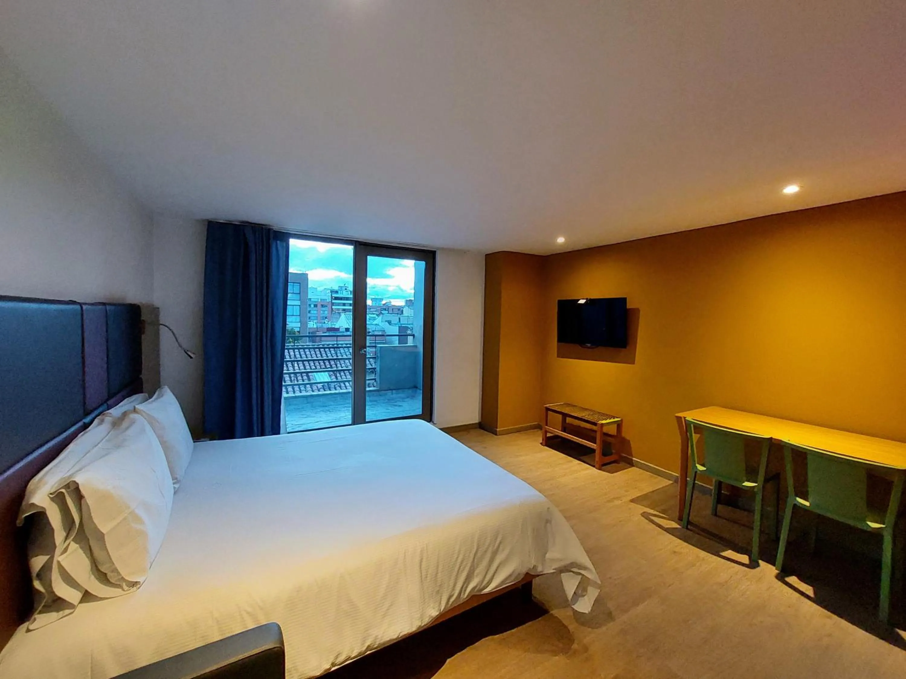 Photo of the whole room, Bed in Hotel Viaggio Teleport City Suites