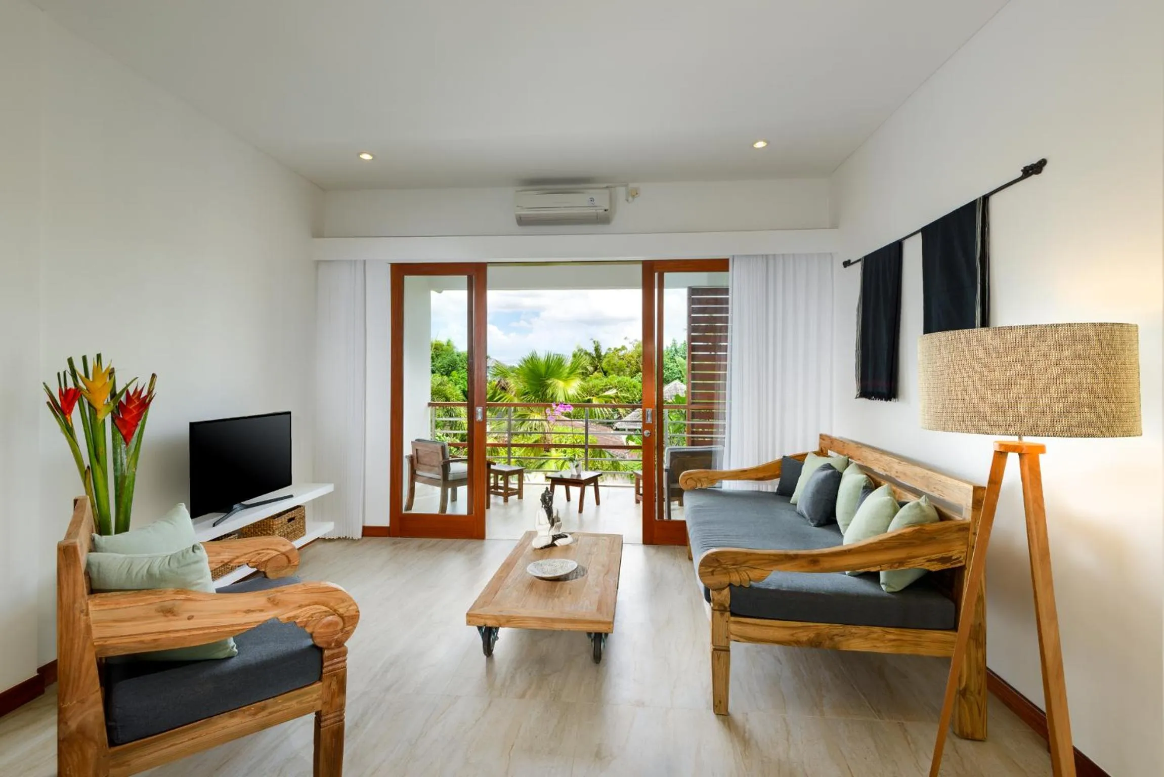 Balcony/Terrace in Echo Beach Villa and Apartment