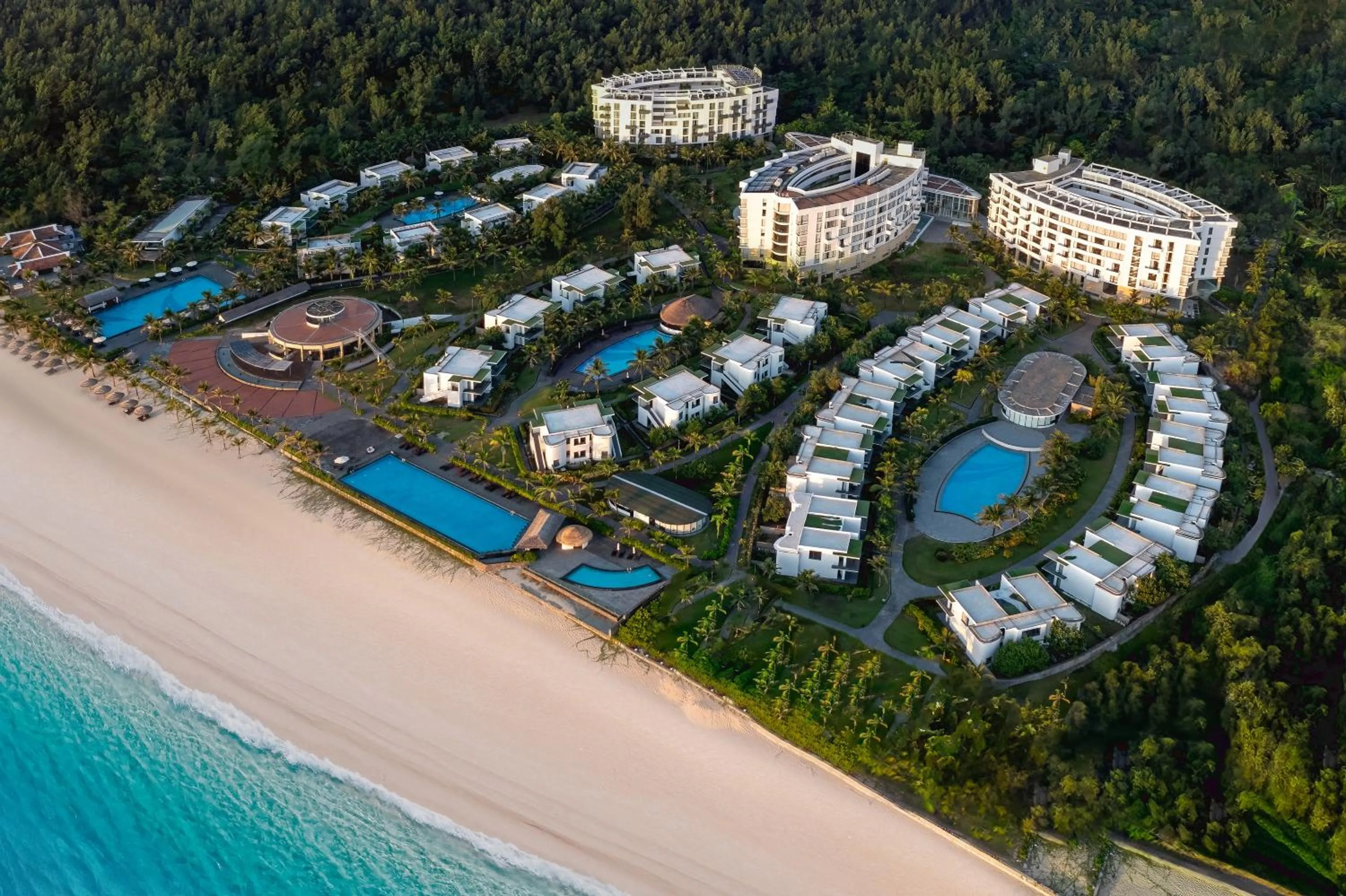 Property building in Melia Danang Beach Resort