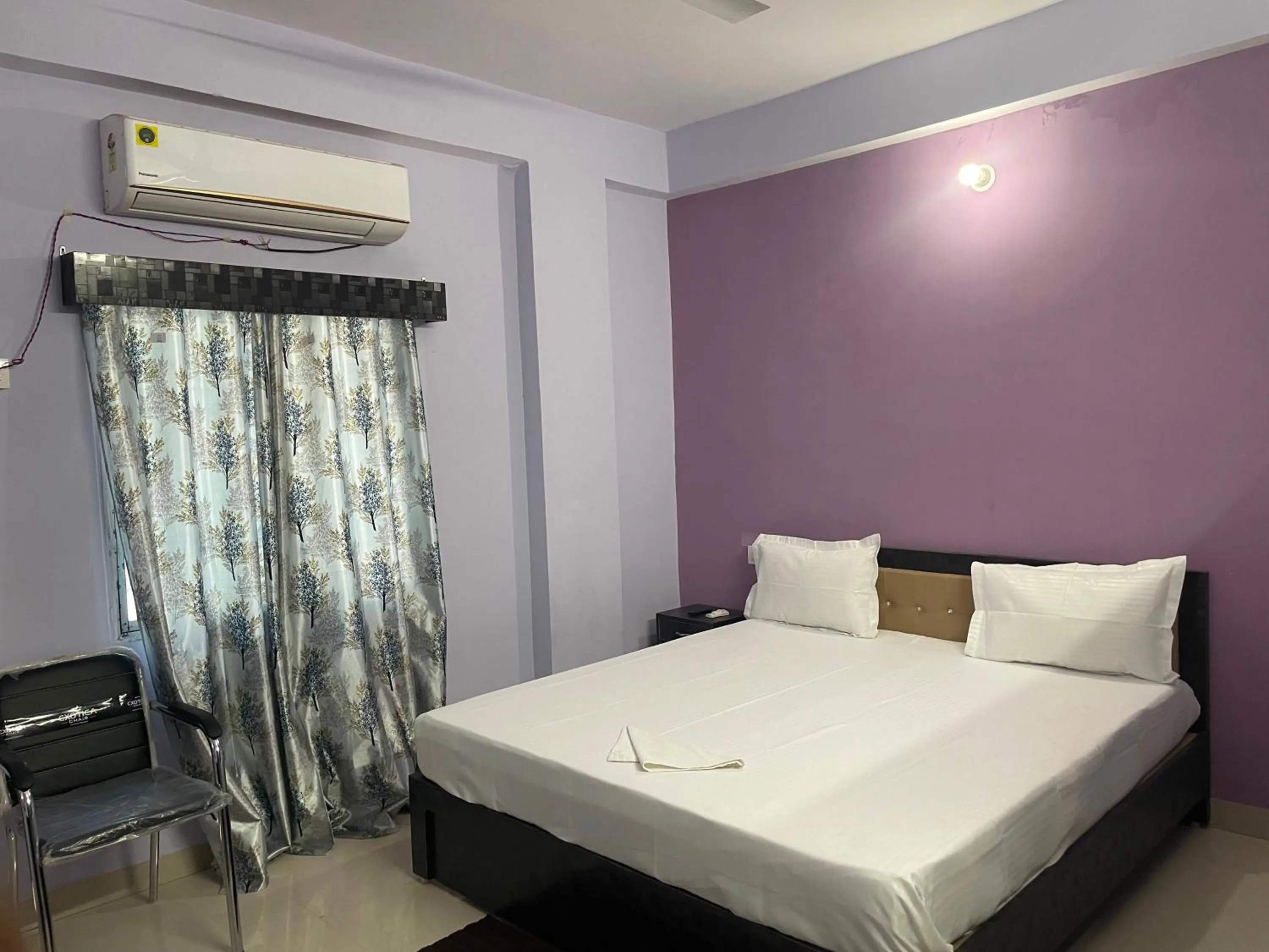 Bathroom, Bed in Hotel O The Suncity