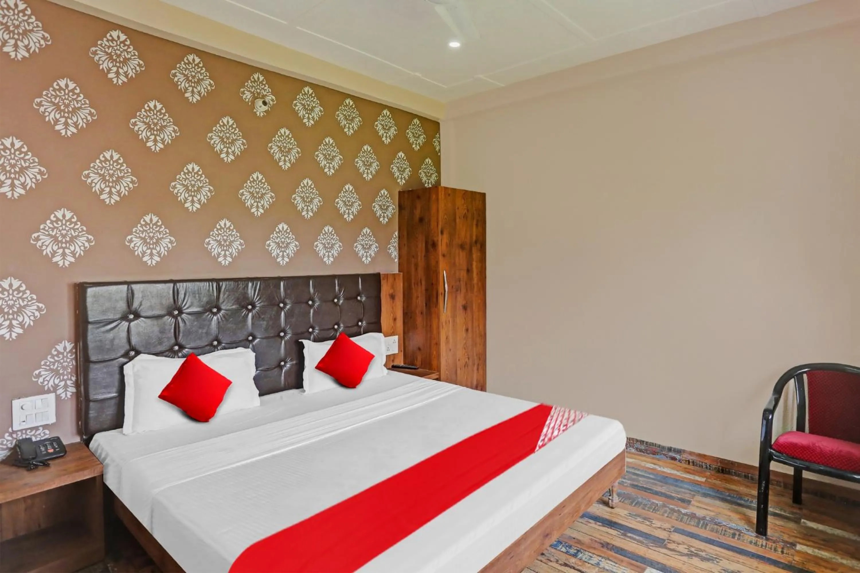 Bathroom, Bed in Hotel O MH Inn