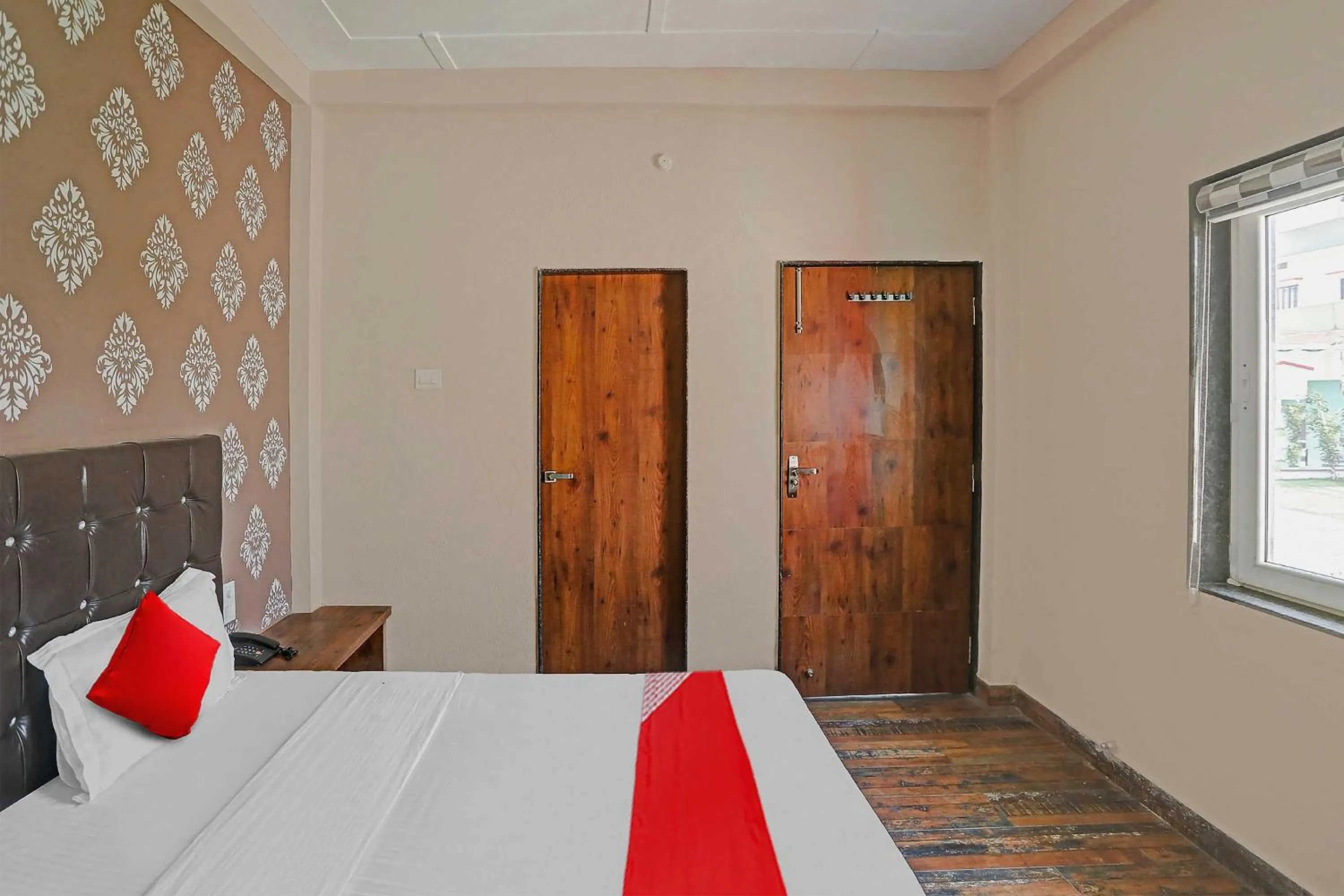 Bedroom, Bed in Hotel O MH Inn