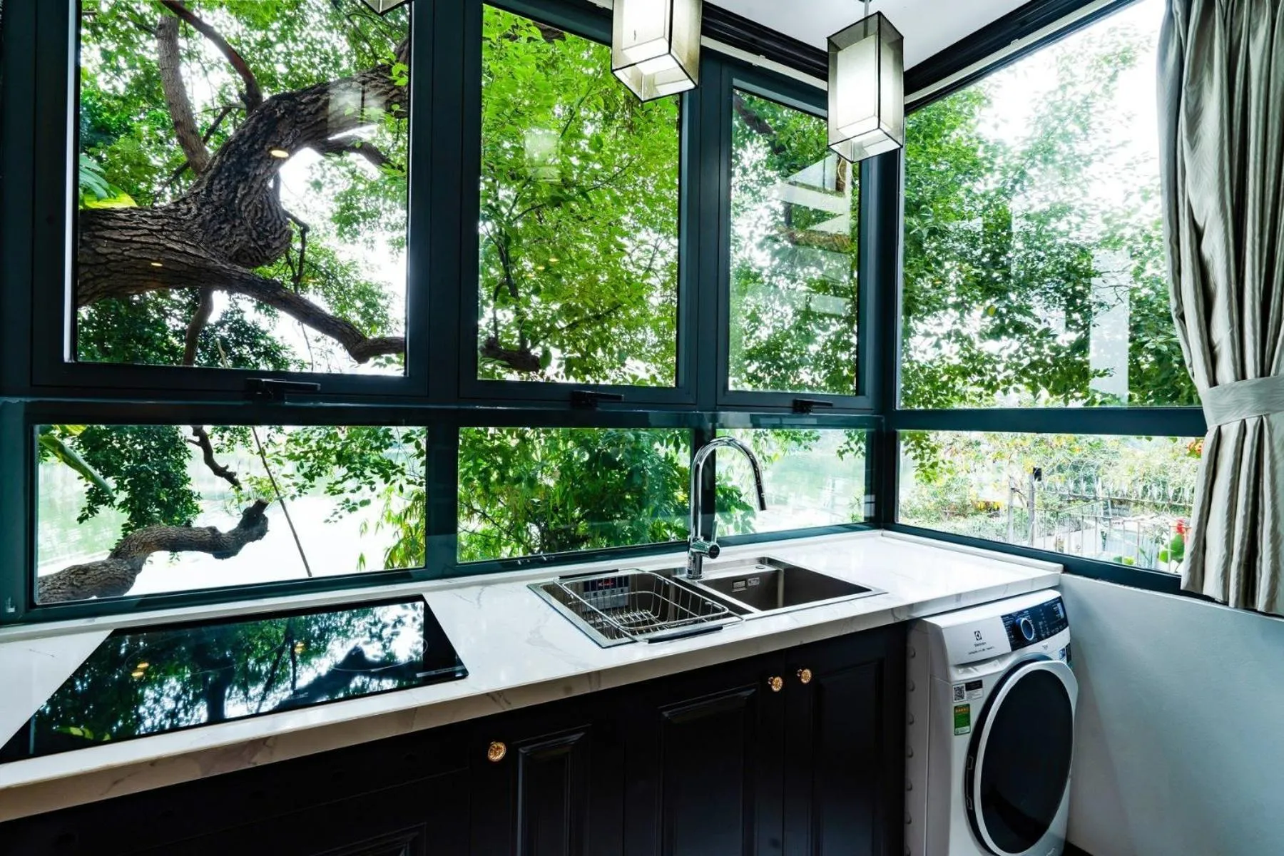 Kitchen or kitchenette in Wild Lotus Hotel Apartment 2