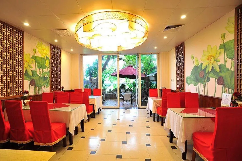 Restaurant/places to eat in Wild Lotus Hotel Apartment 2