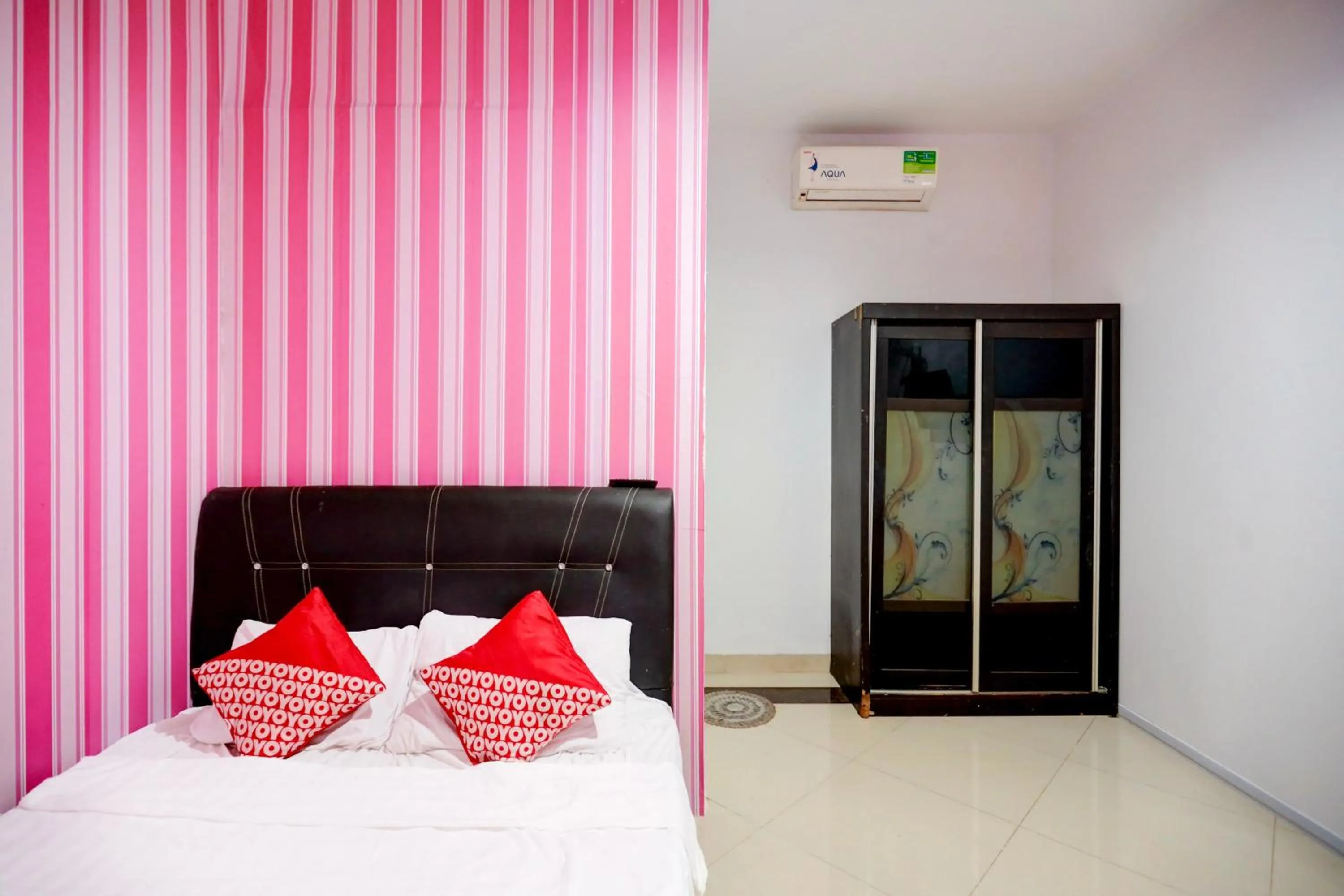 Bedroom, Bed in Hotel O Happy 777