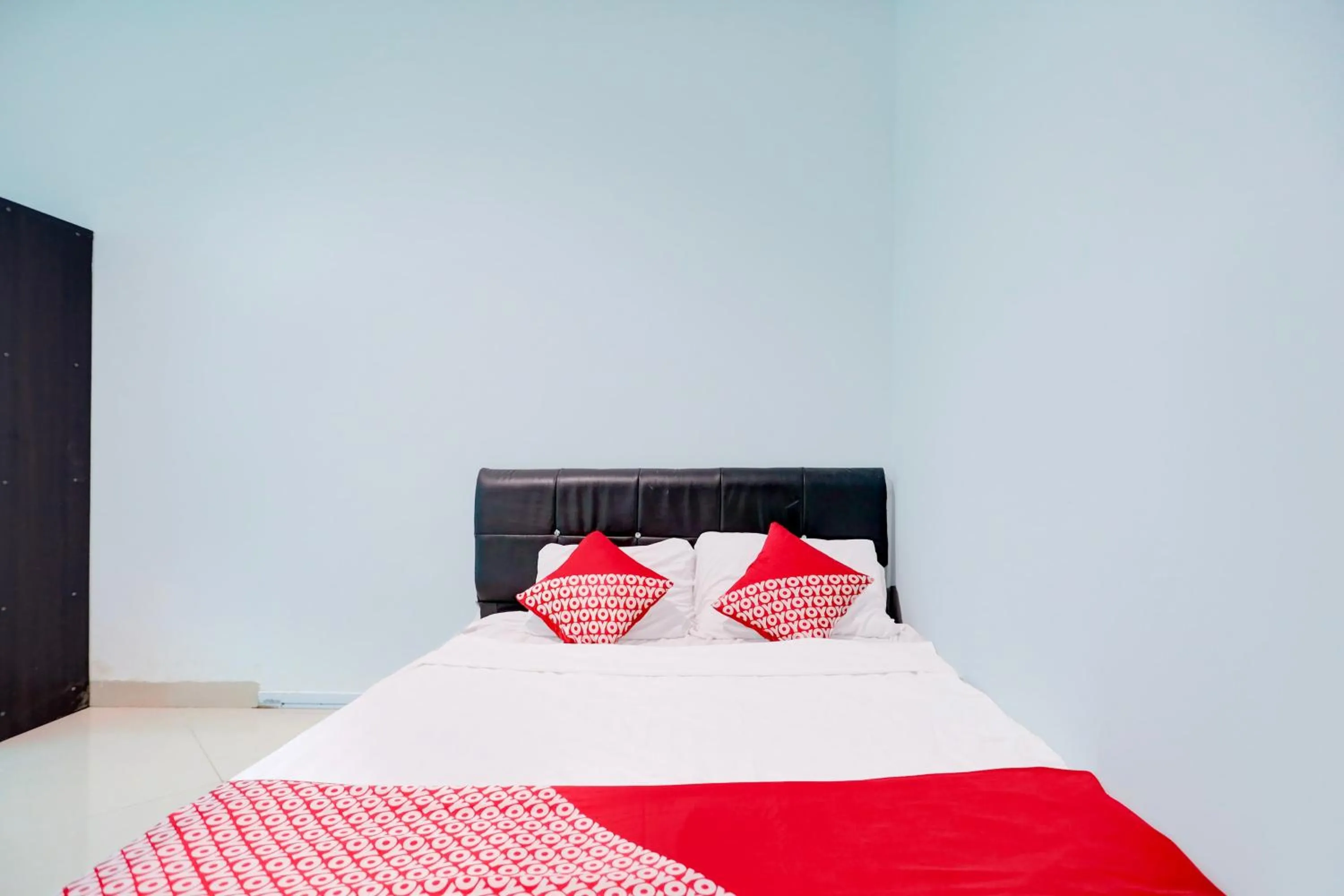 Bedroom, Bed in Hotel O Happy 777