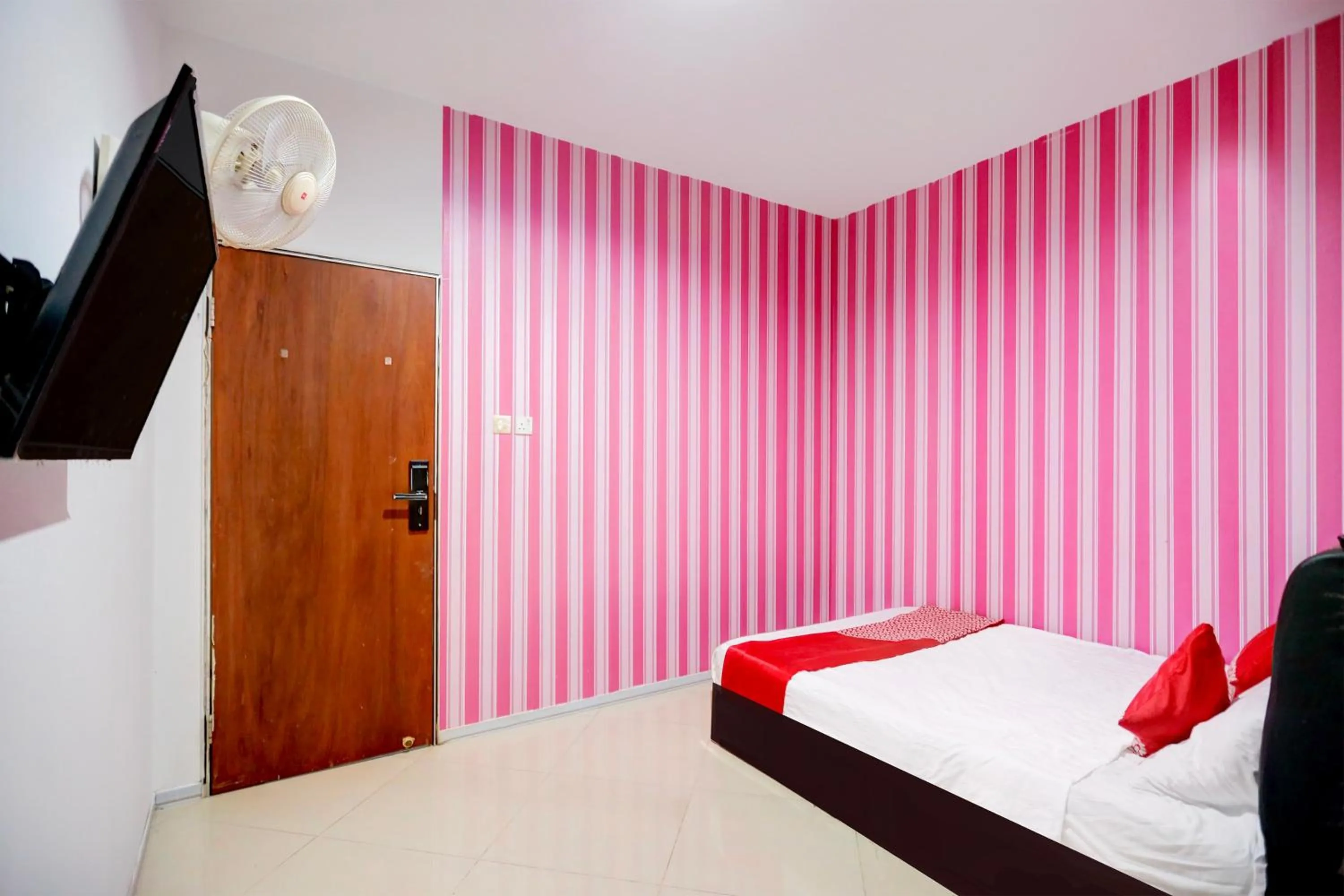 Bedroom, Bed in Hotel O Happy 777