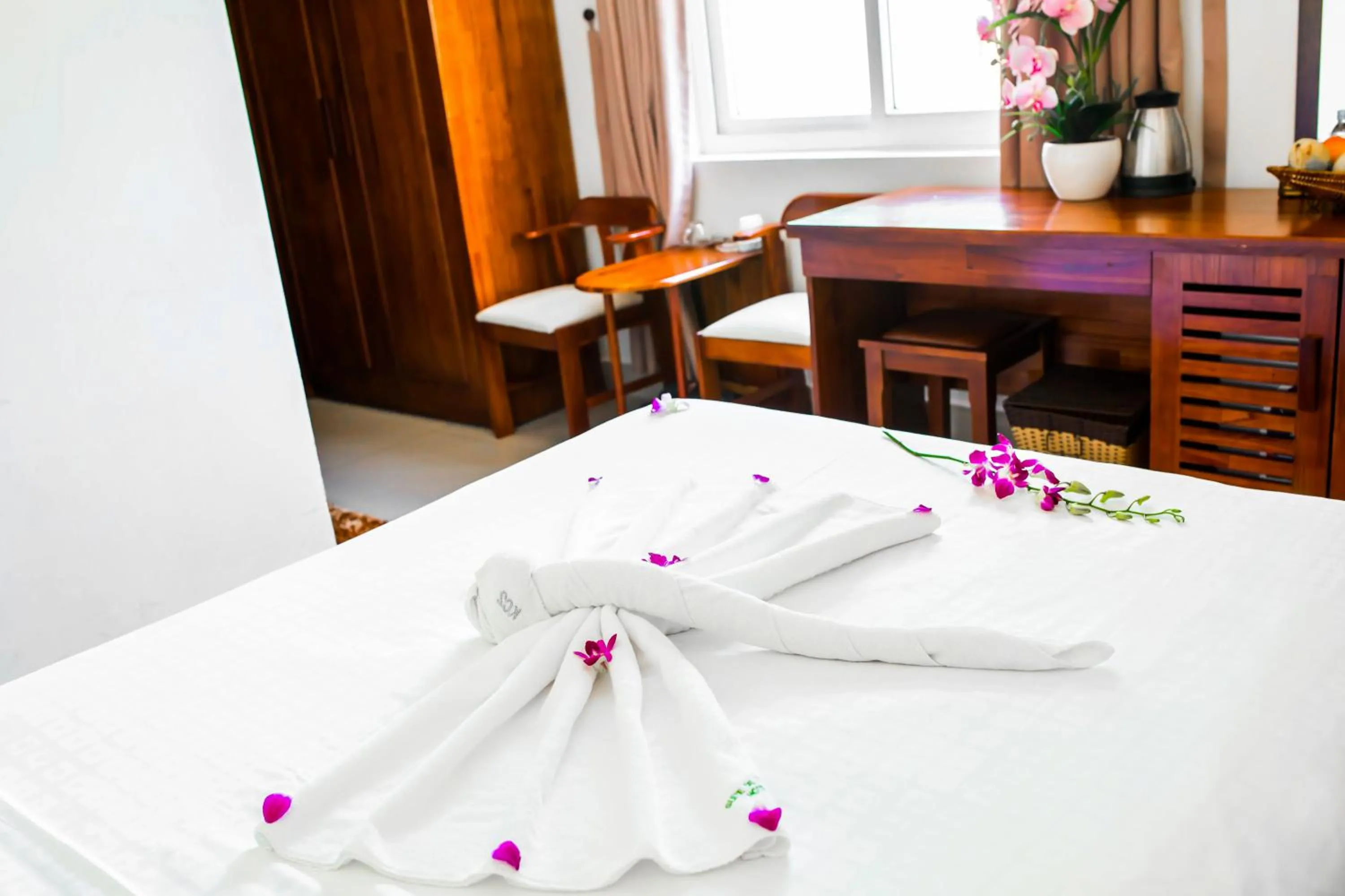 Bedroom, Bed in Kiên Cường 2 Hotel