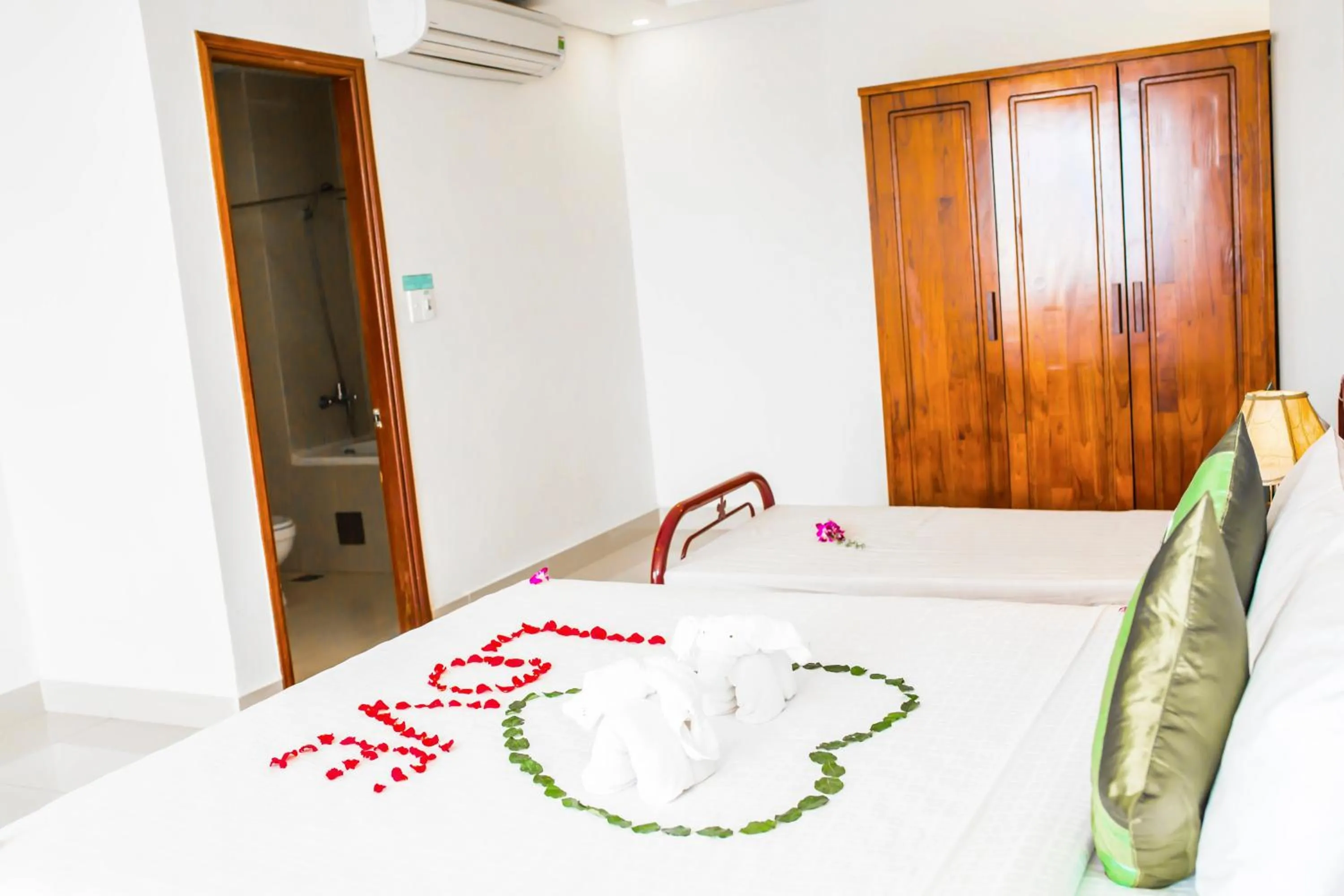 Bedroom, Bed in Kiên Cường 2 Hotel