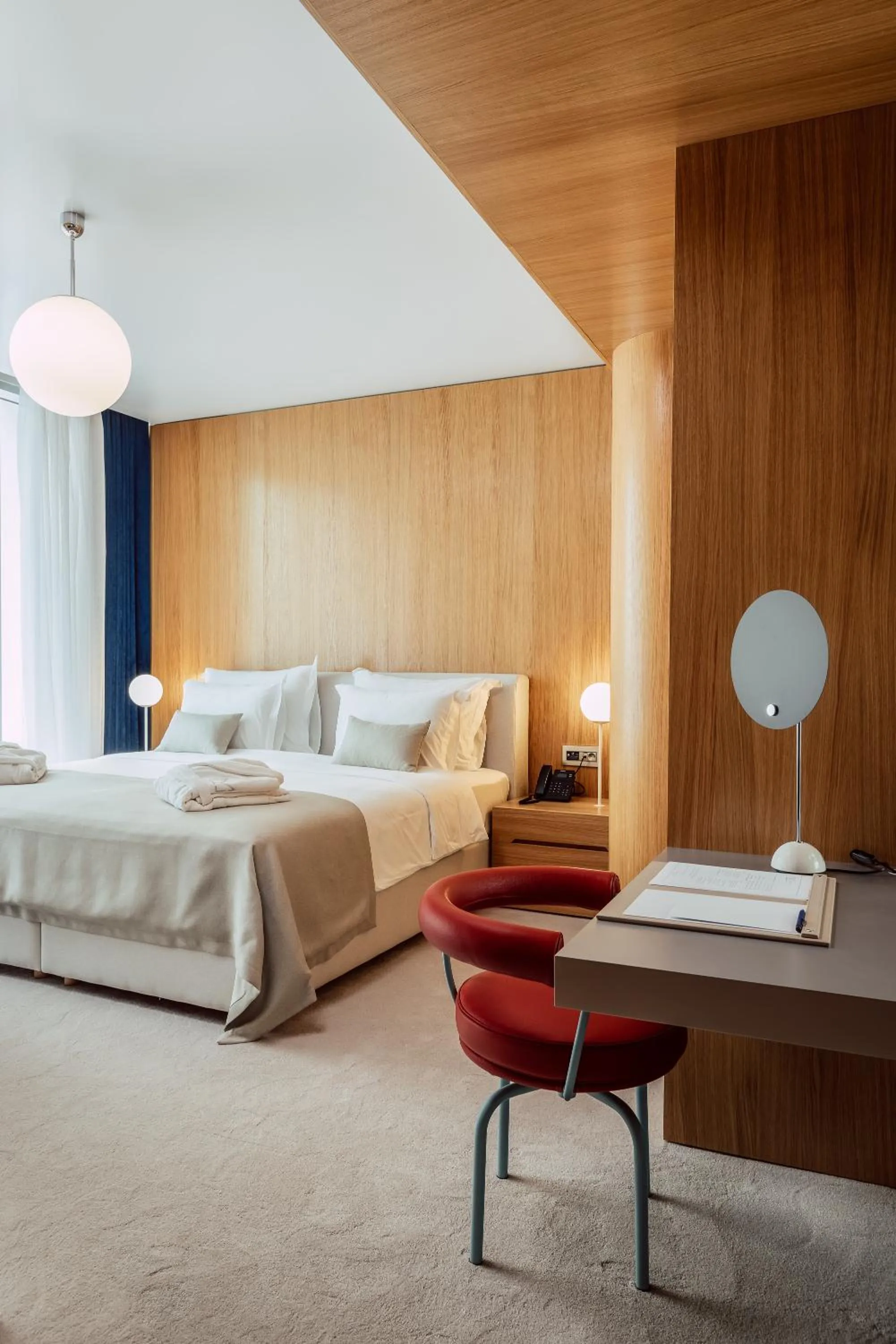 Grand Premium Double – Atrium View - single occupancy in Met Boutique Hotel