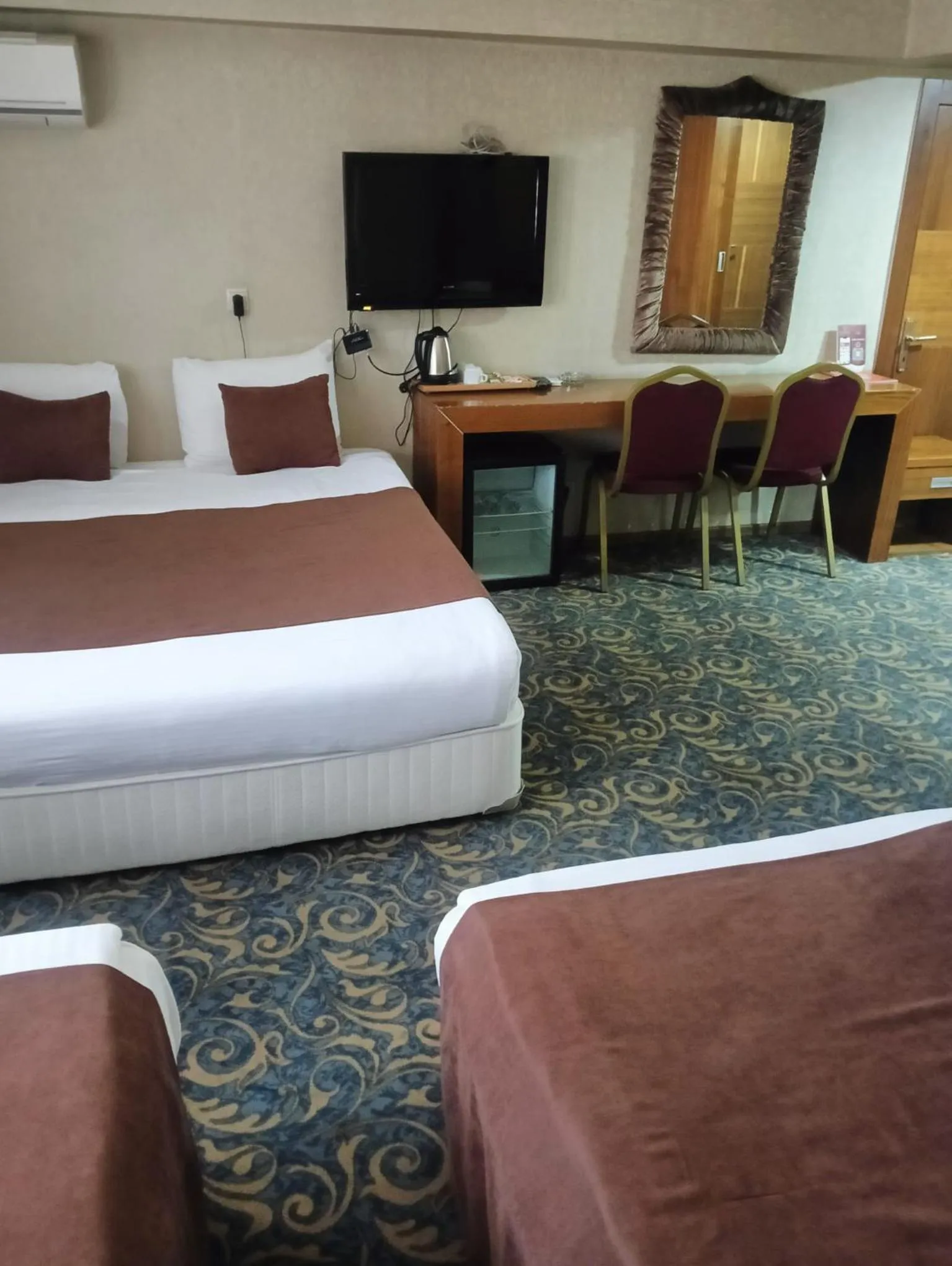 SARR TAC MAHAL HOTEl