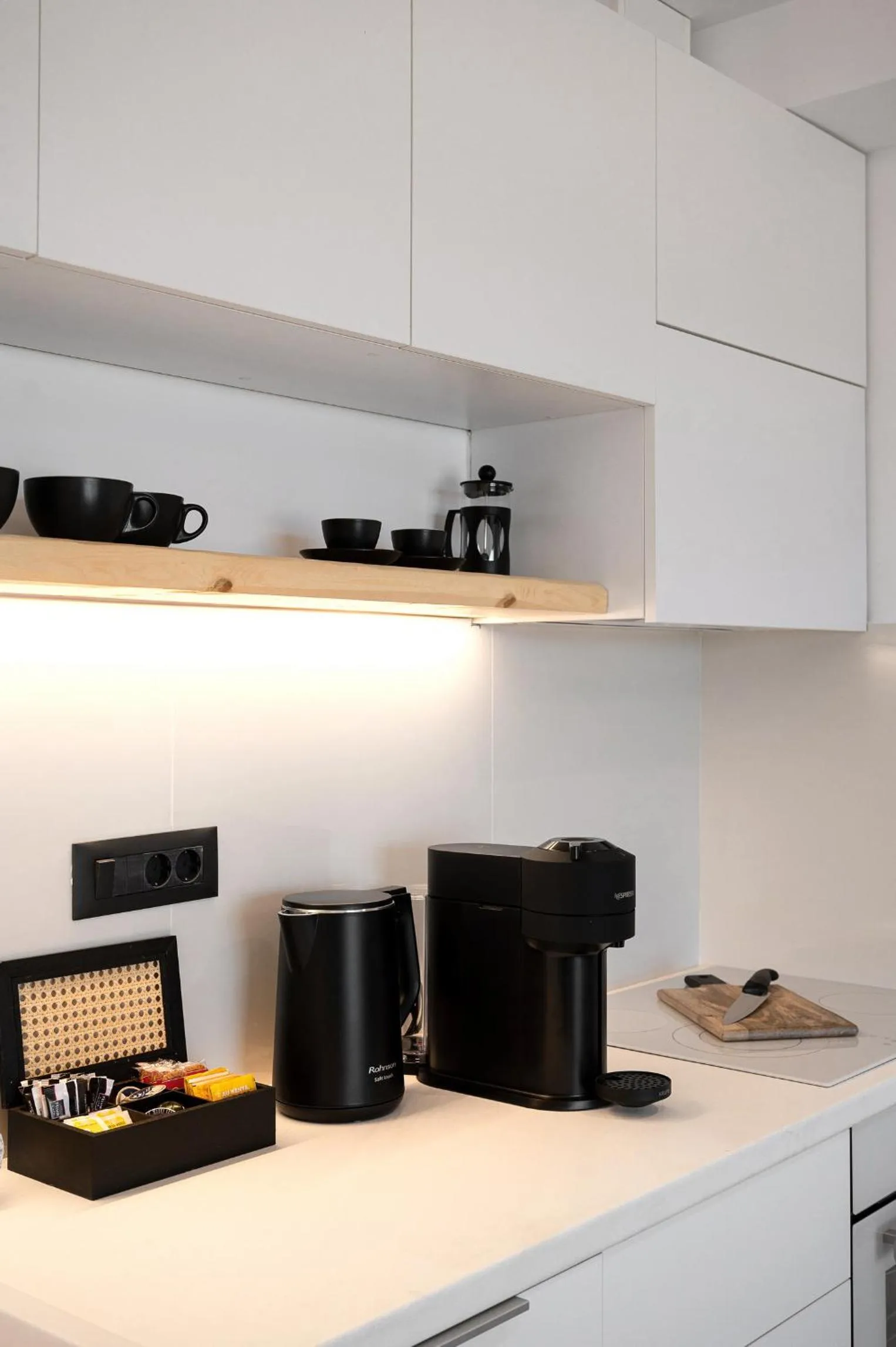 Coffee/tea facilities in Milatos Seaside Suites