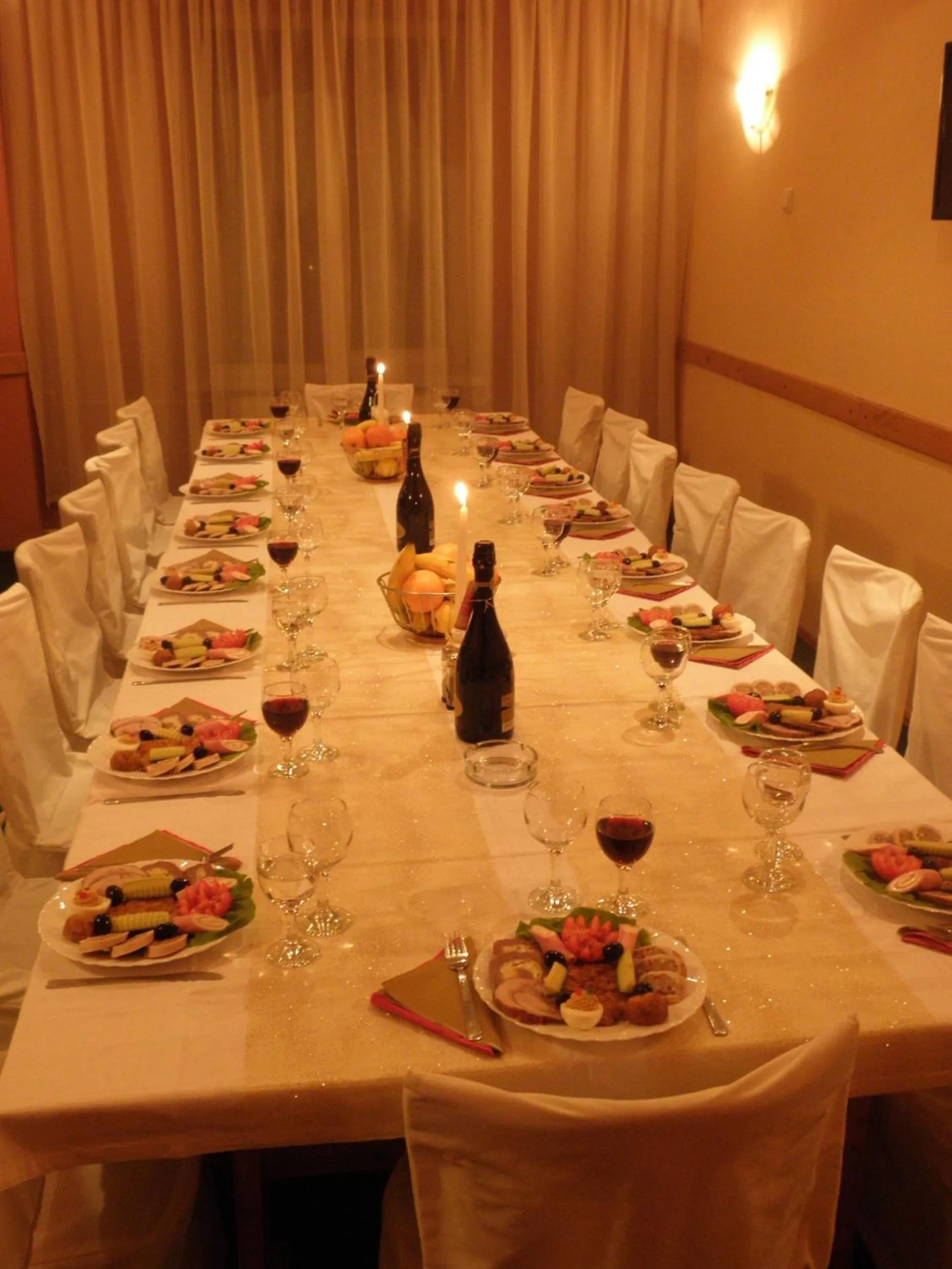 Restaurant/places to eat in Hotel Merkur