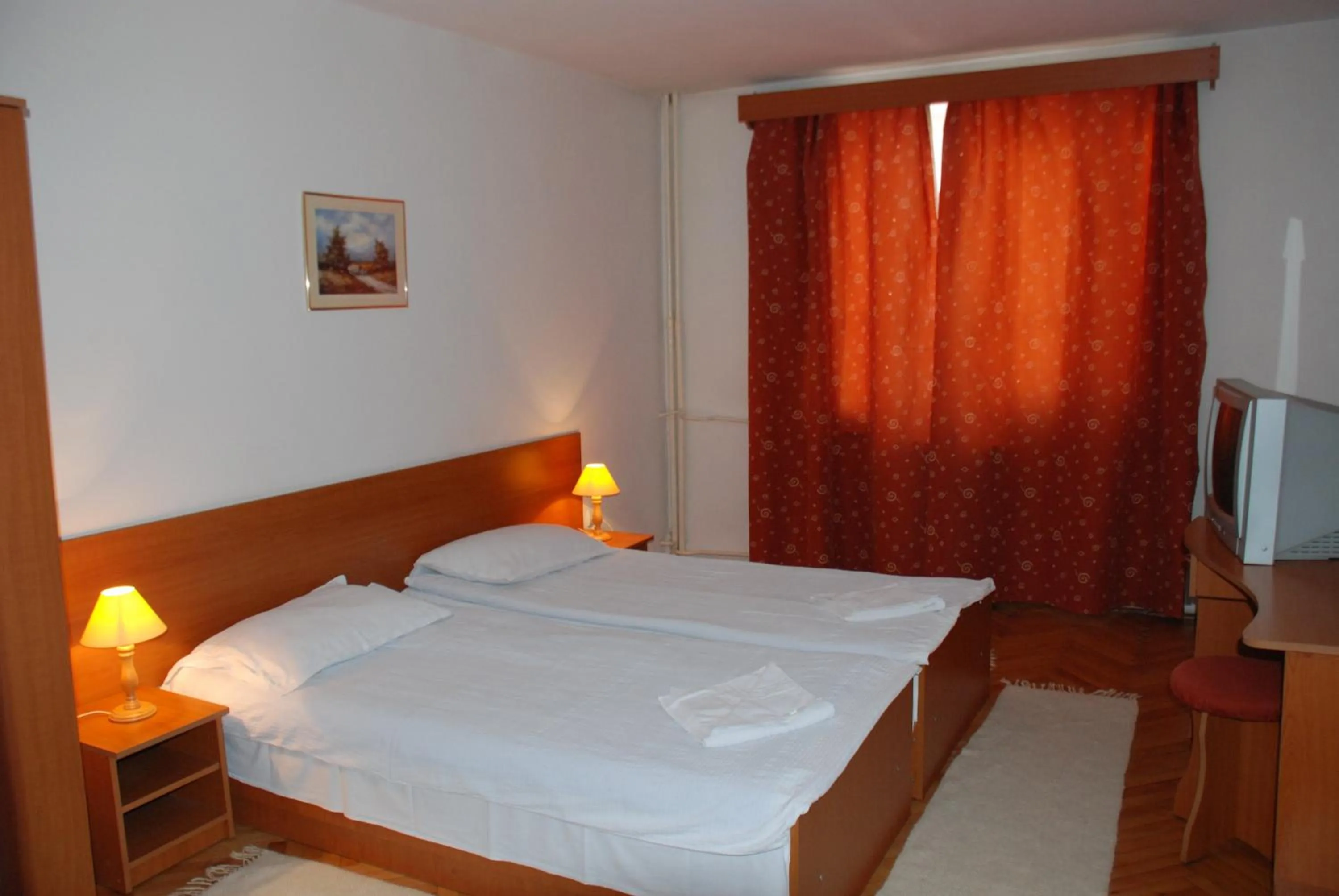 Bedroom, Bed in Hotel Merkur