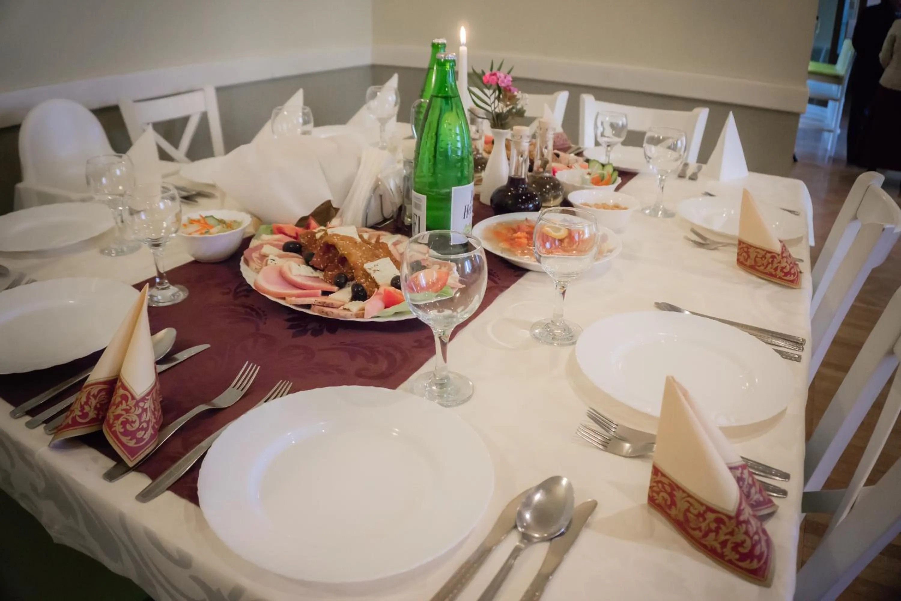 Restaurant/places to eat in Hotel Merkur