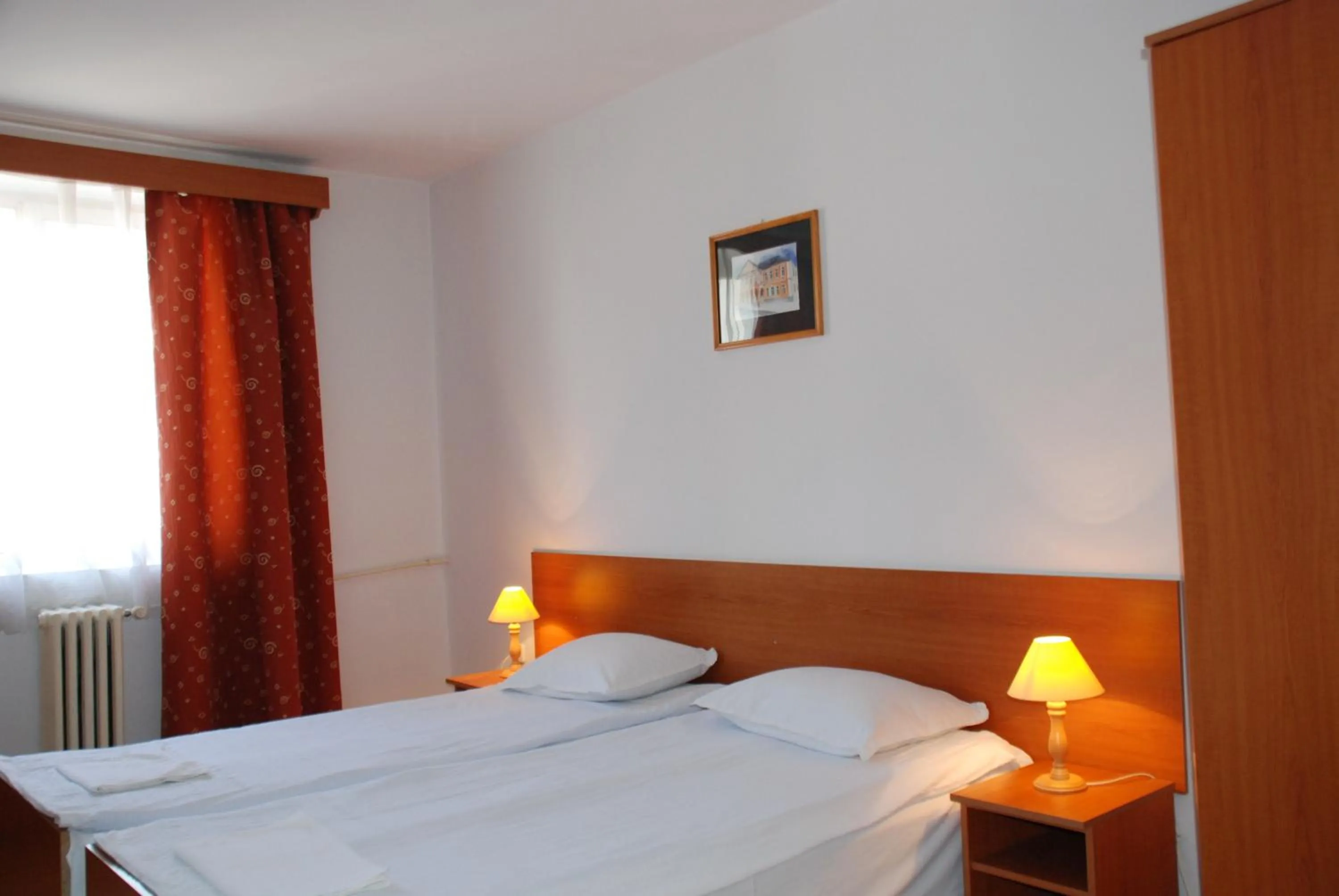 Bedroom, Bed in Hotel Merkur