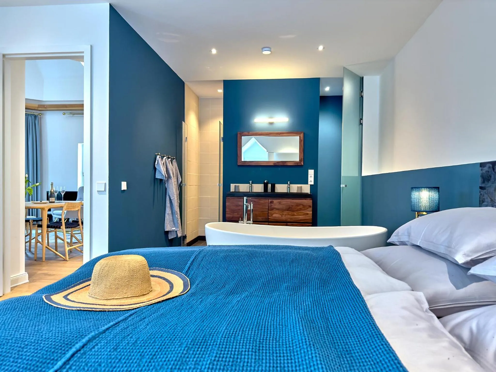 Shower, Bed in Pineblue Villas