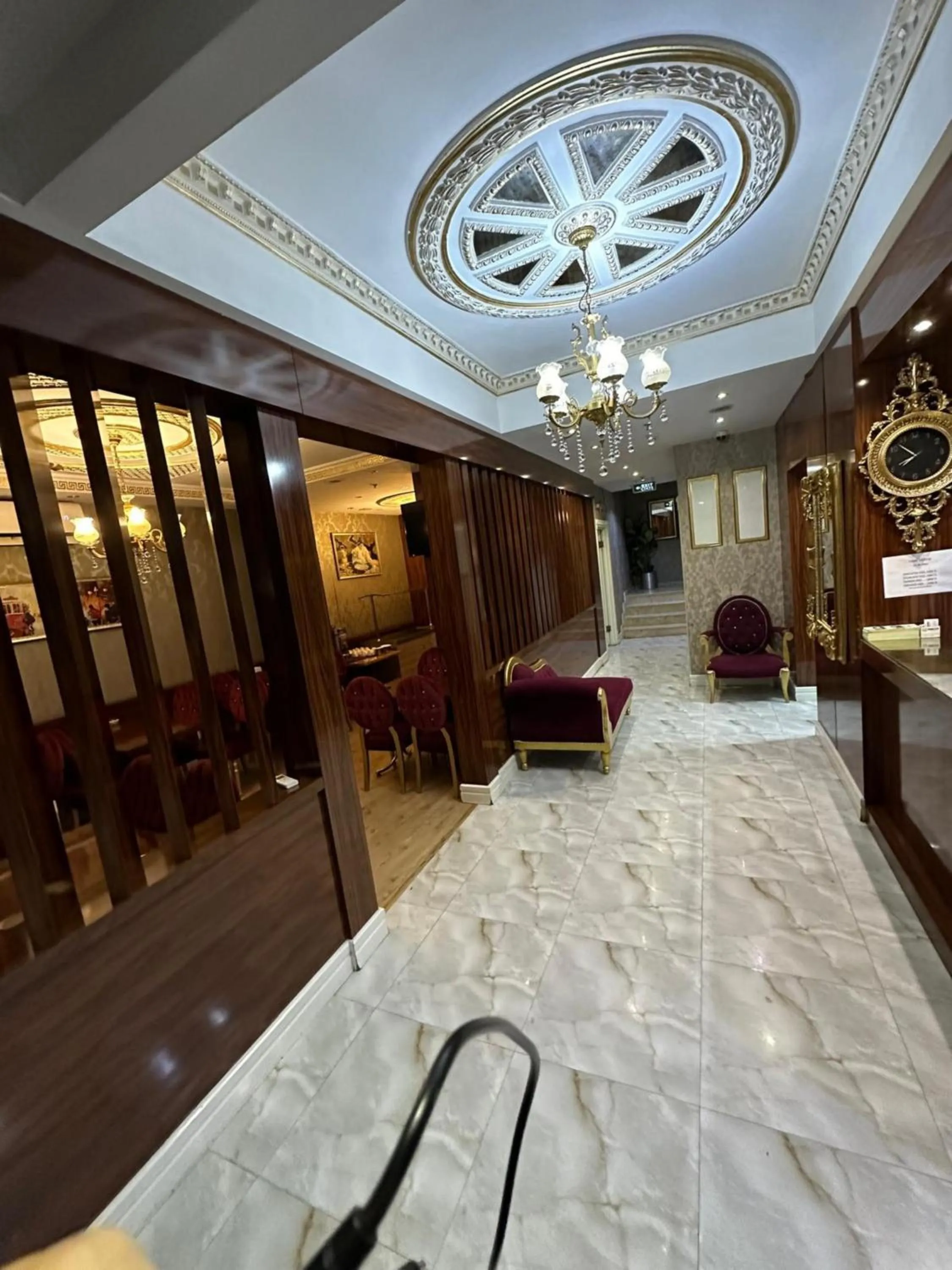 Seating area in Sahra Airport Hotel