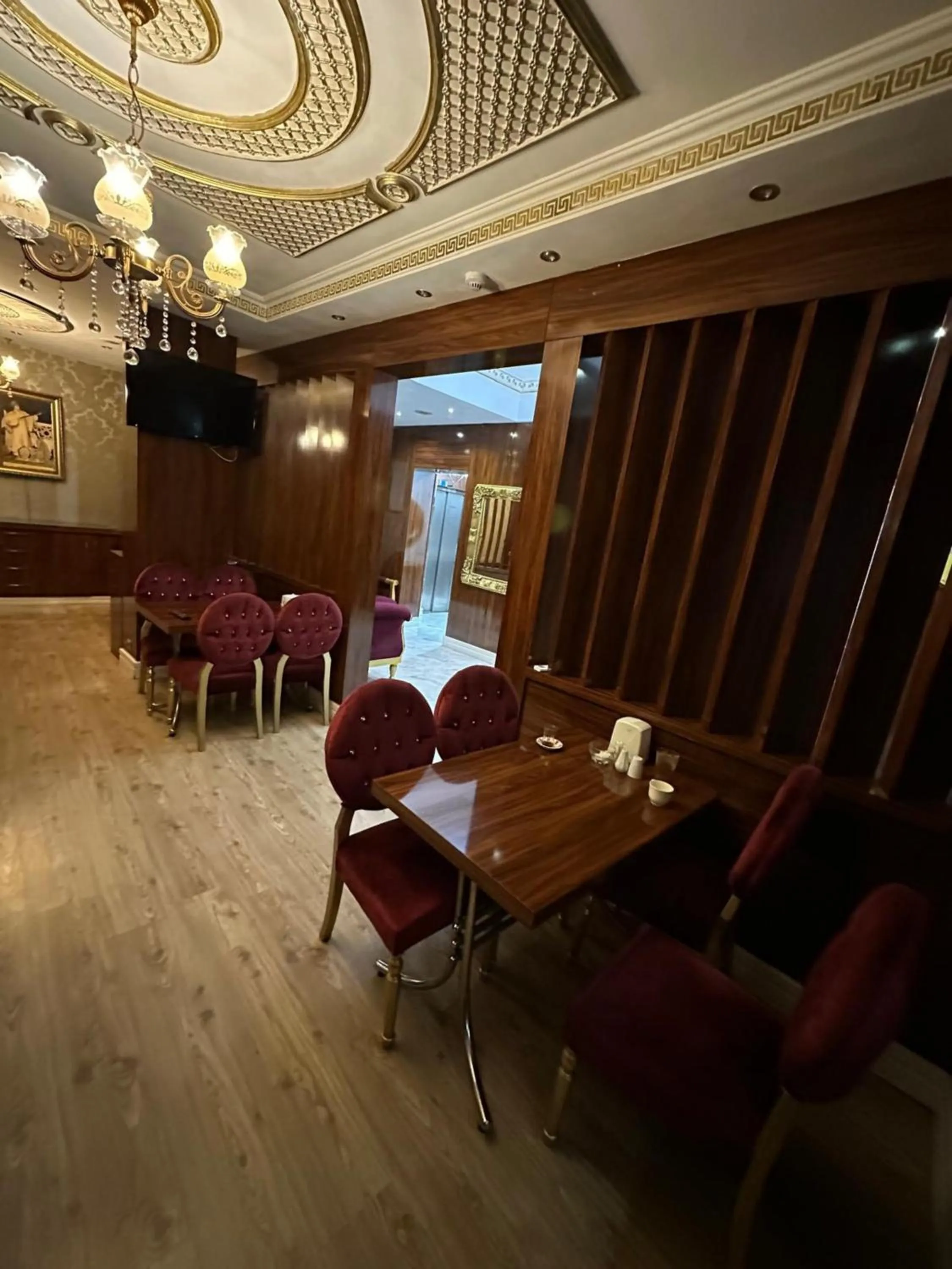 Restaurant/places to eat in Sahra Airport Hotel